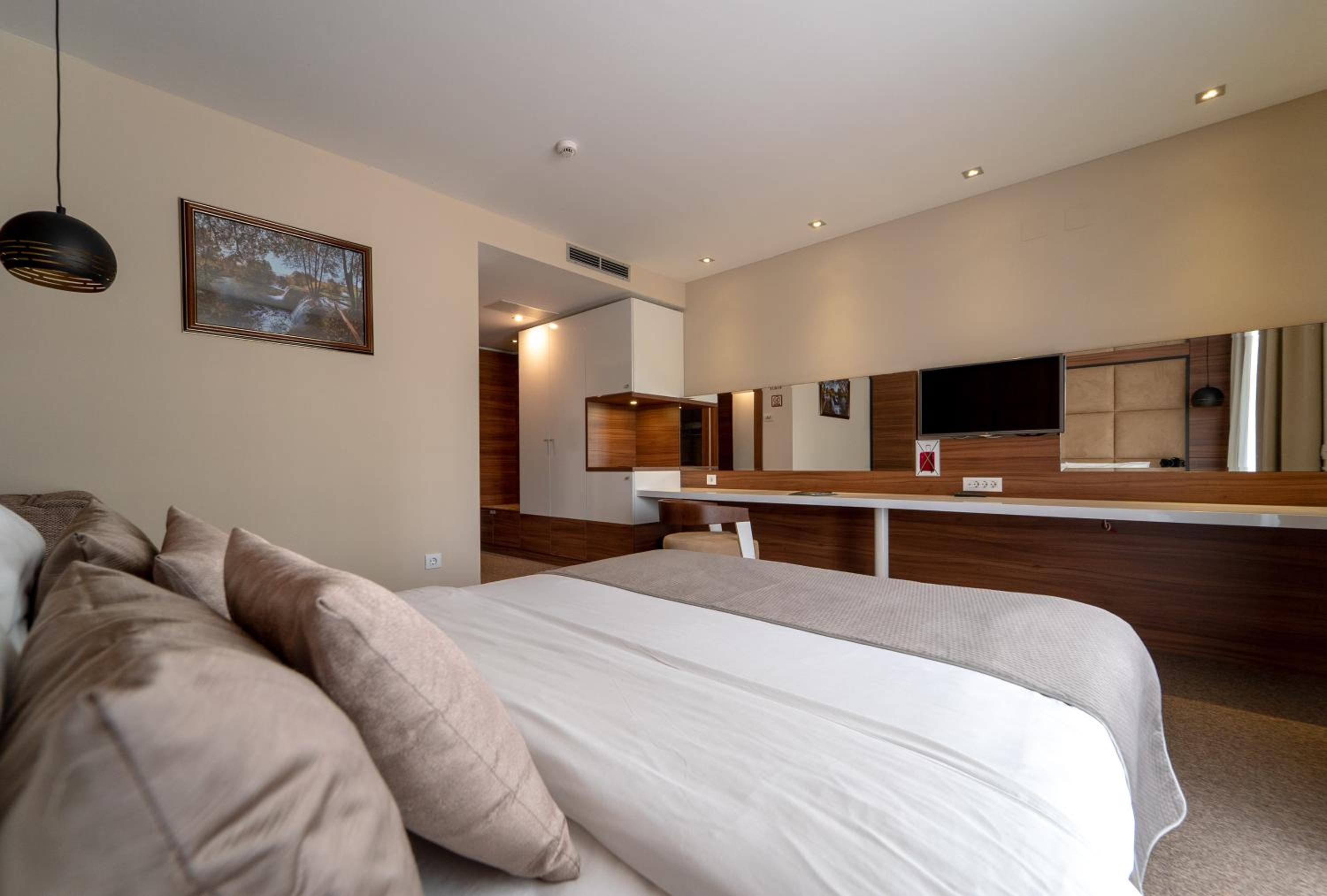 Deluxe Double or Twin Room with Balcony photo 3