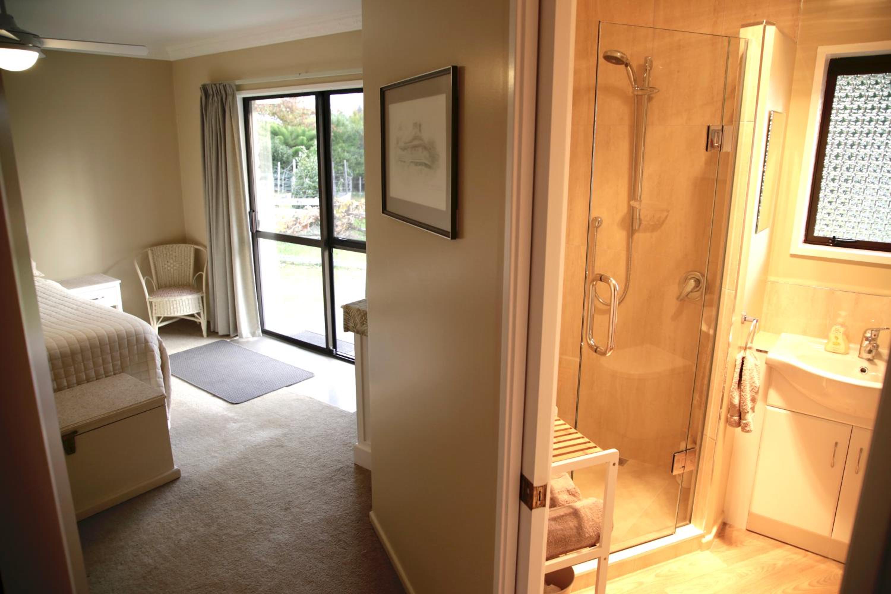 Deluxe Queen Room - Photo 3
