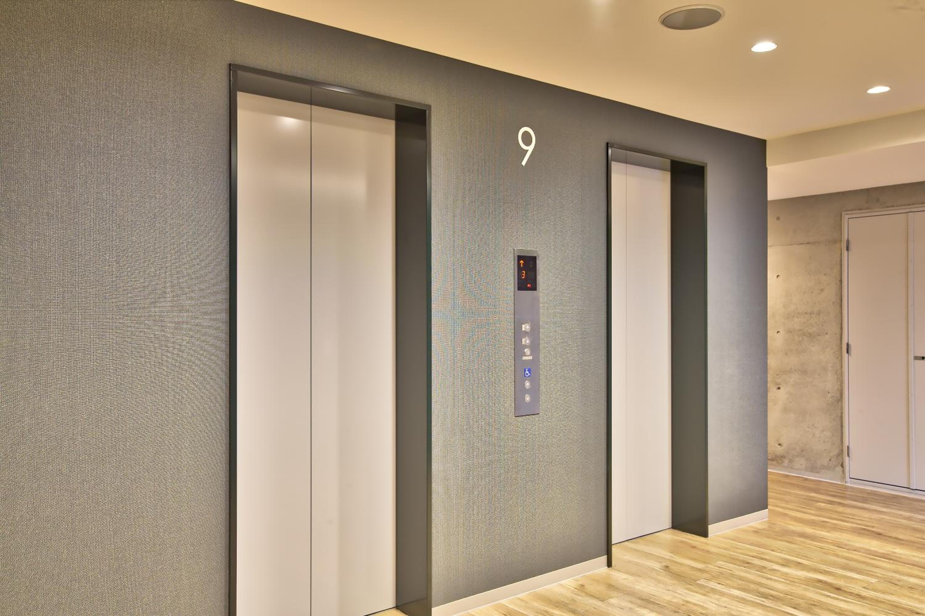 Hollywood Twin Room Upper Floor - New Building - Non-Smoking (Check out 11am /No cleaning)