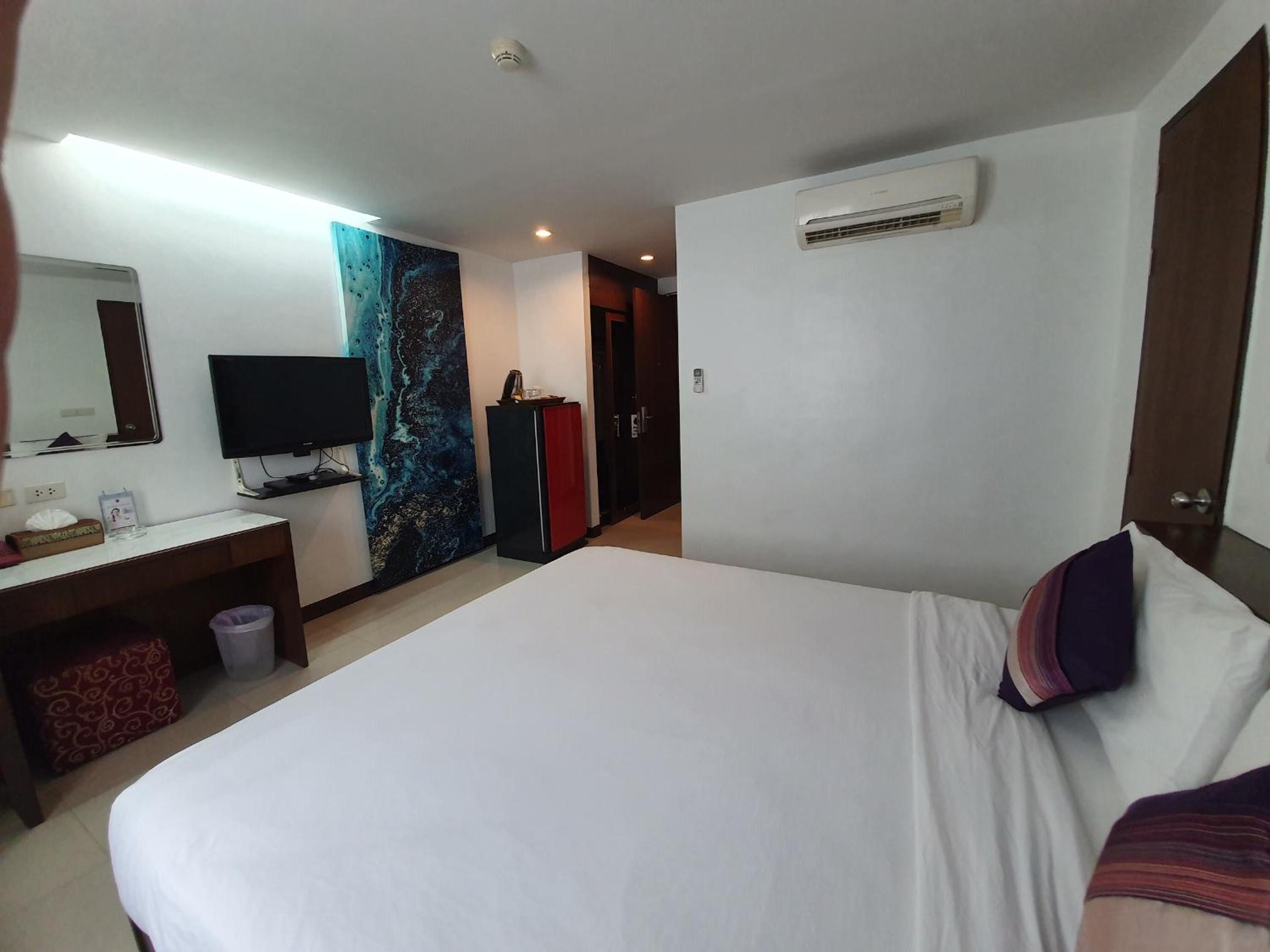 Standard King Room photo 2