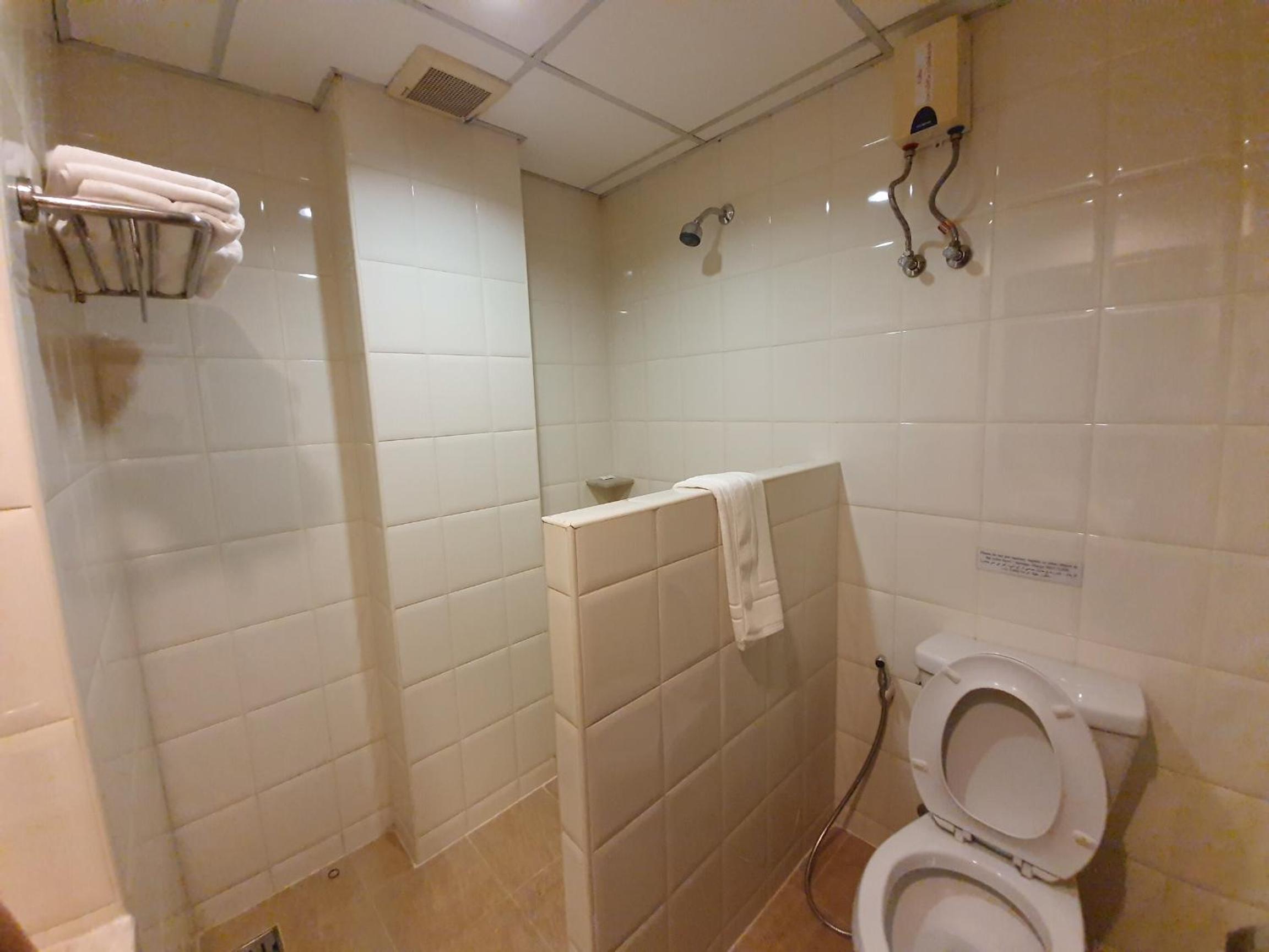 Standard King Room photo 3