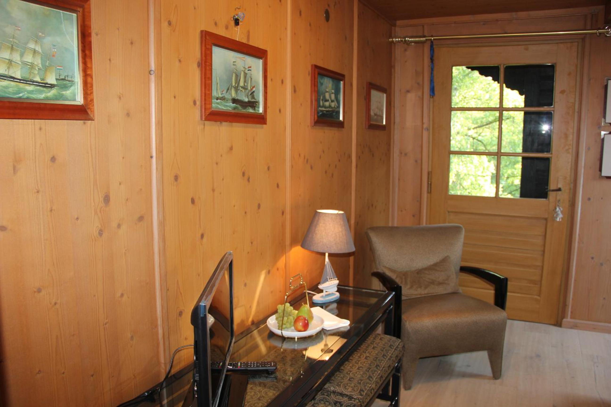 Double Room with Balcony - Photo 4