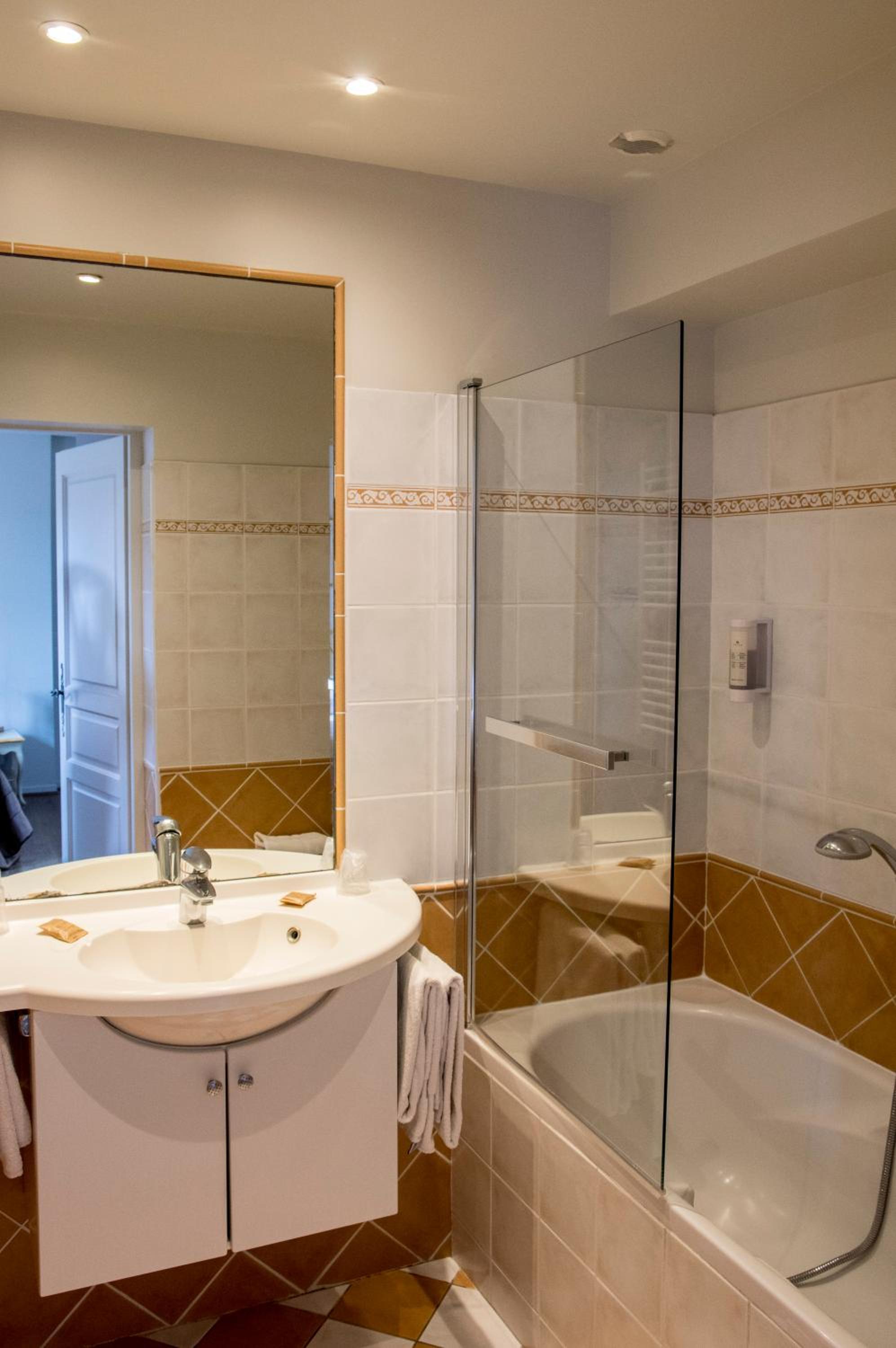 Superior Double Room - Photo 19