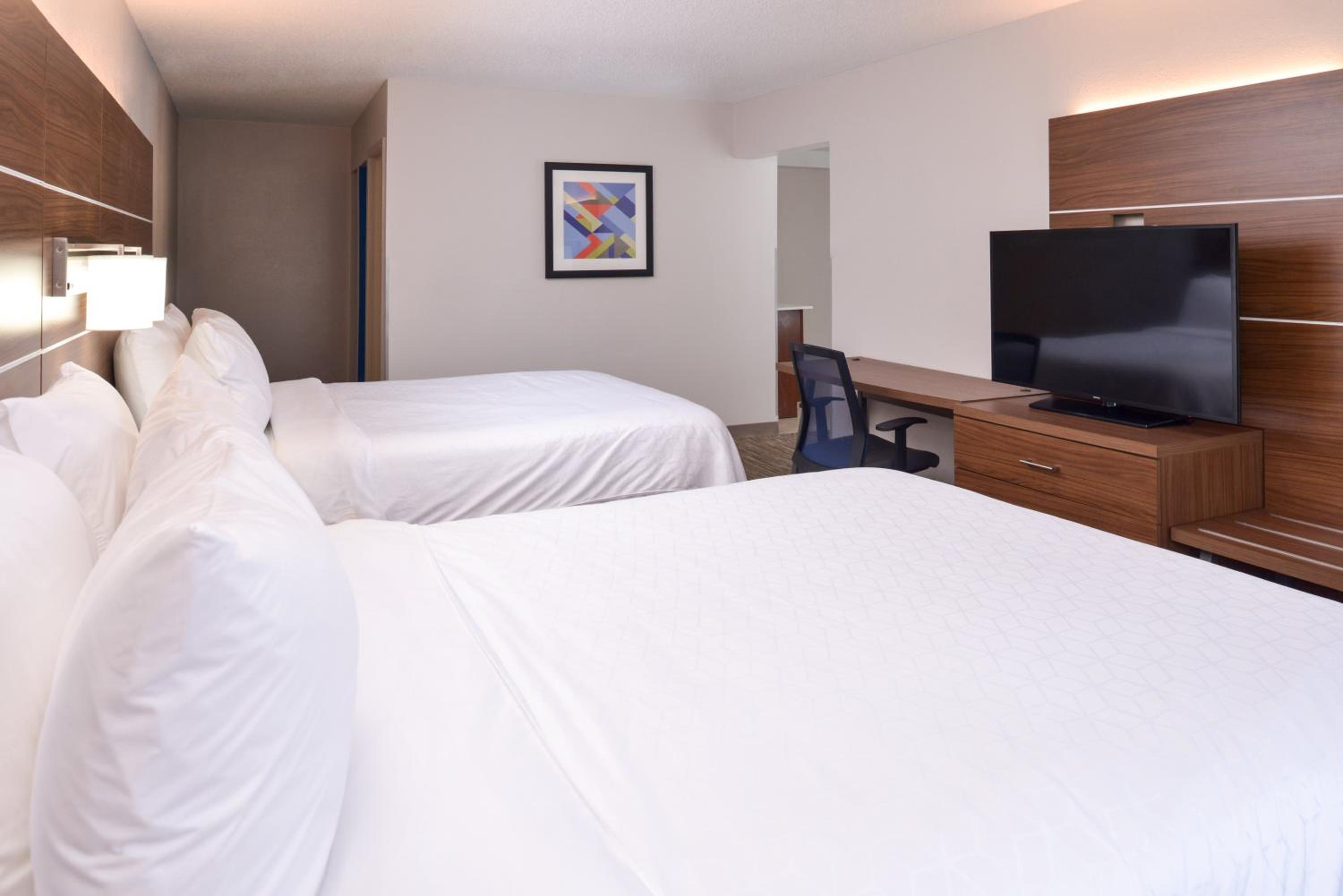 One-Bedroom Suite with Two Queen Beds - Photo 1