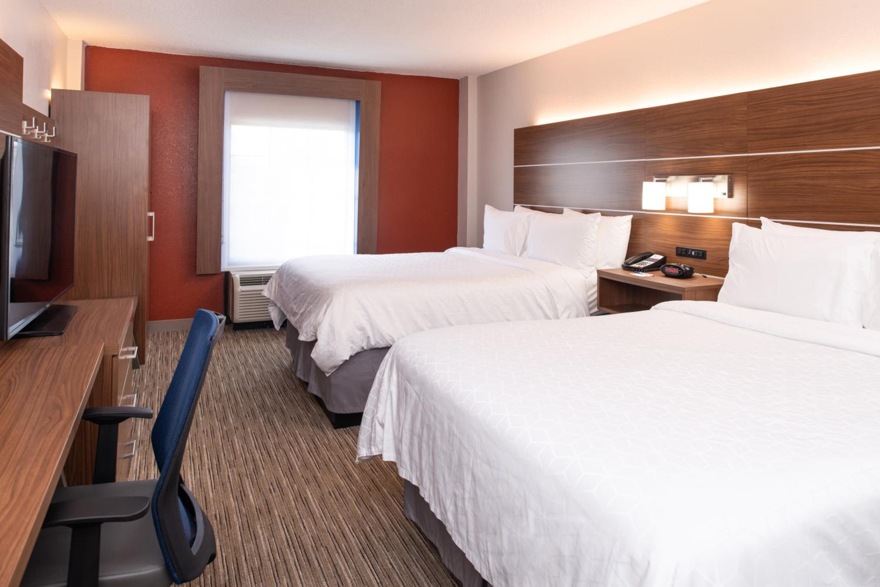 One-Bedroom Suite with Two Queen Beds - Photo 4