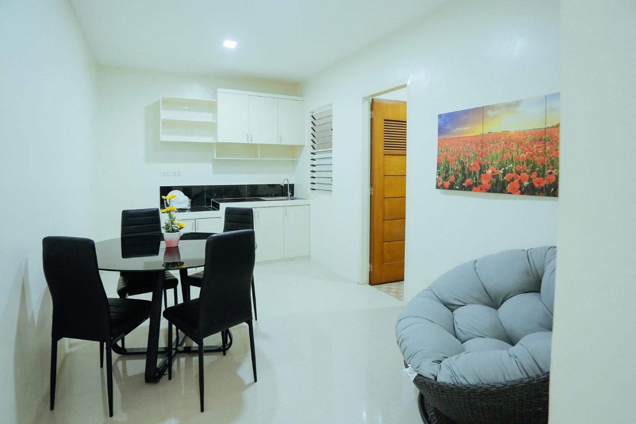One-Bedroom Apartment - Photo 11