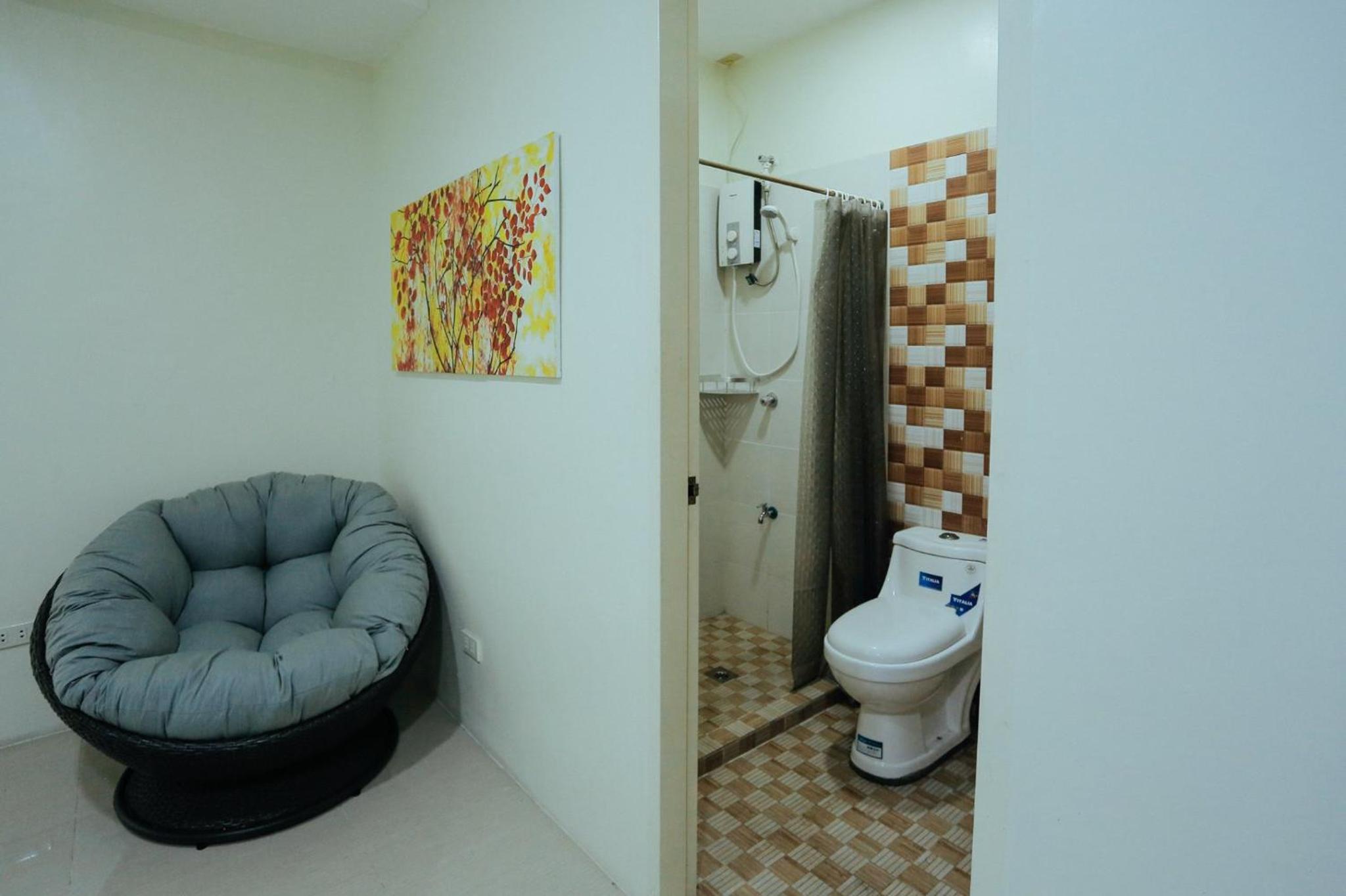One-Bedroom Apartment - Photo 3