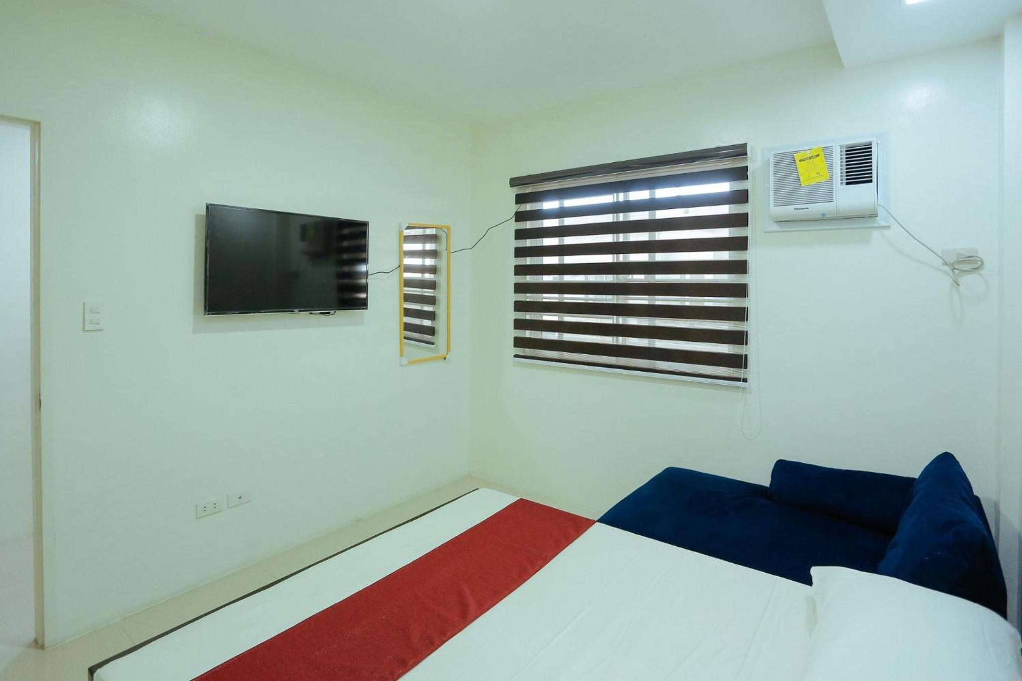 One-Bedroom Apartment - Photo 1
