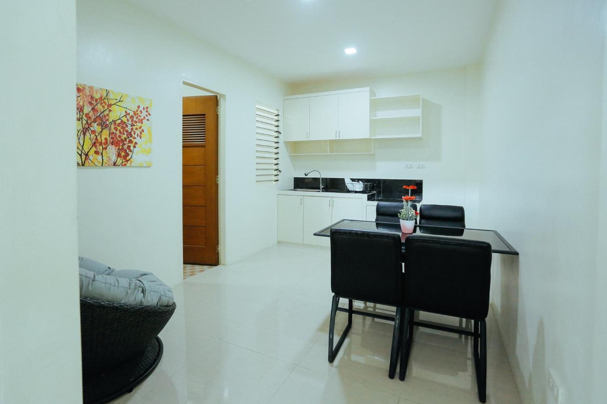 One-Bedroom Apartment - Photo 5