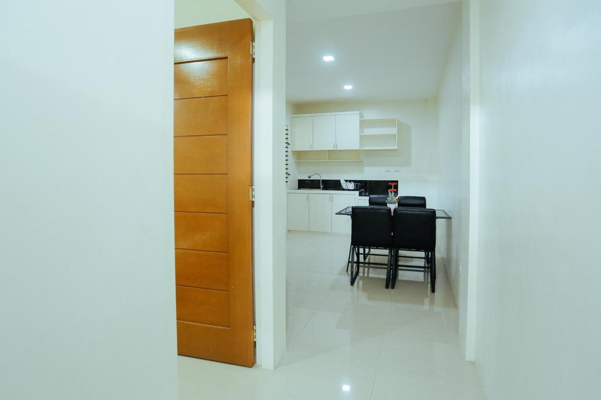 One-Bedroom Apartment - Photo 4