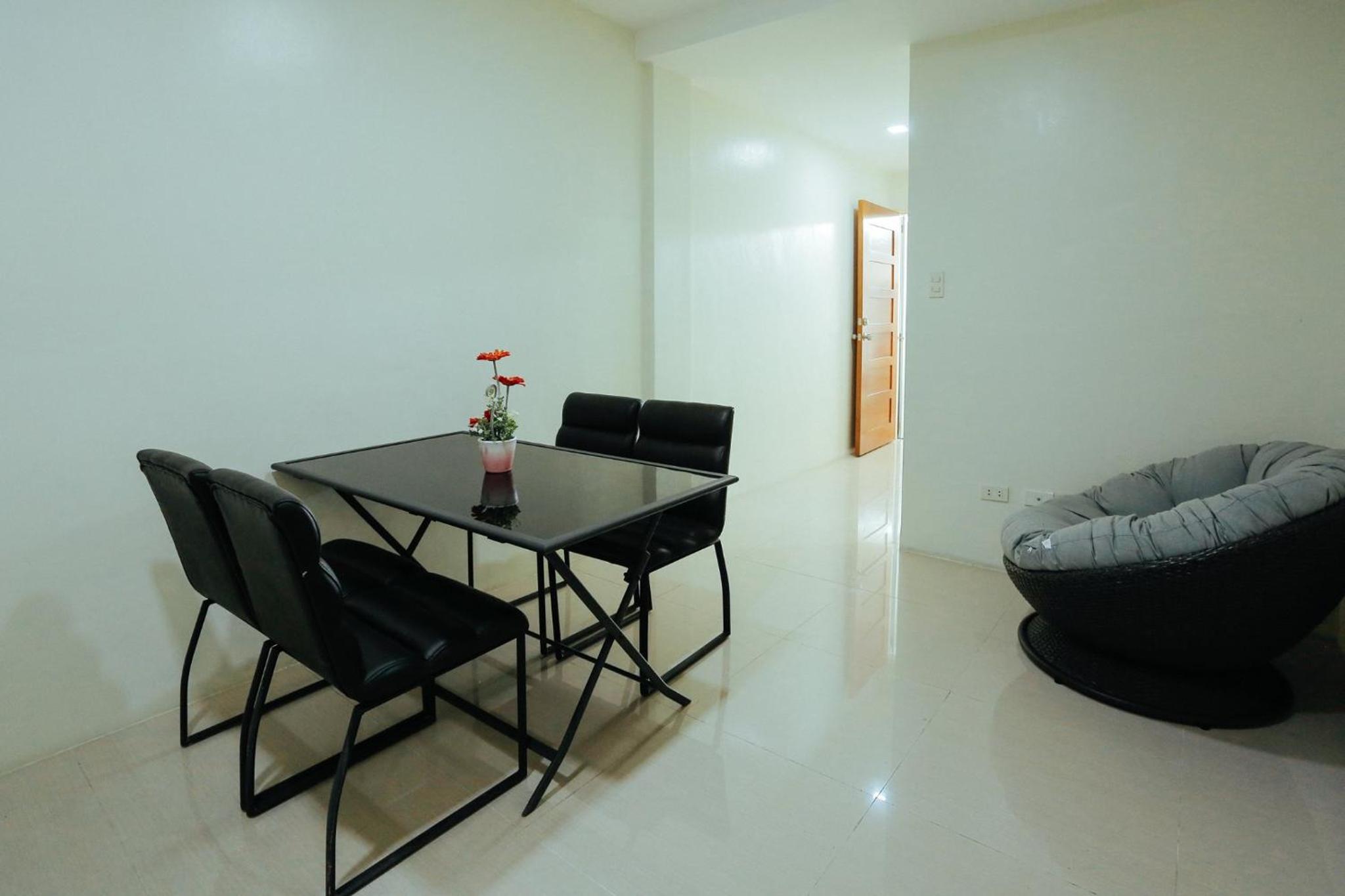One-Bedroom Apartment - Photo 12