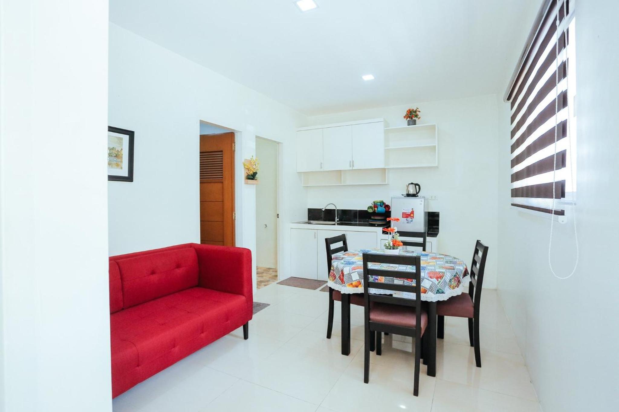One-Bedroom Apartment - Photo 8