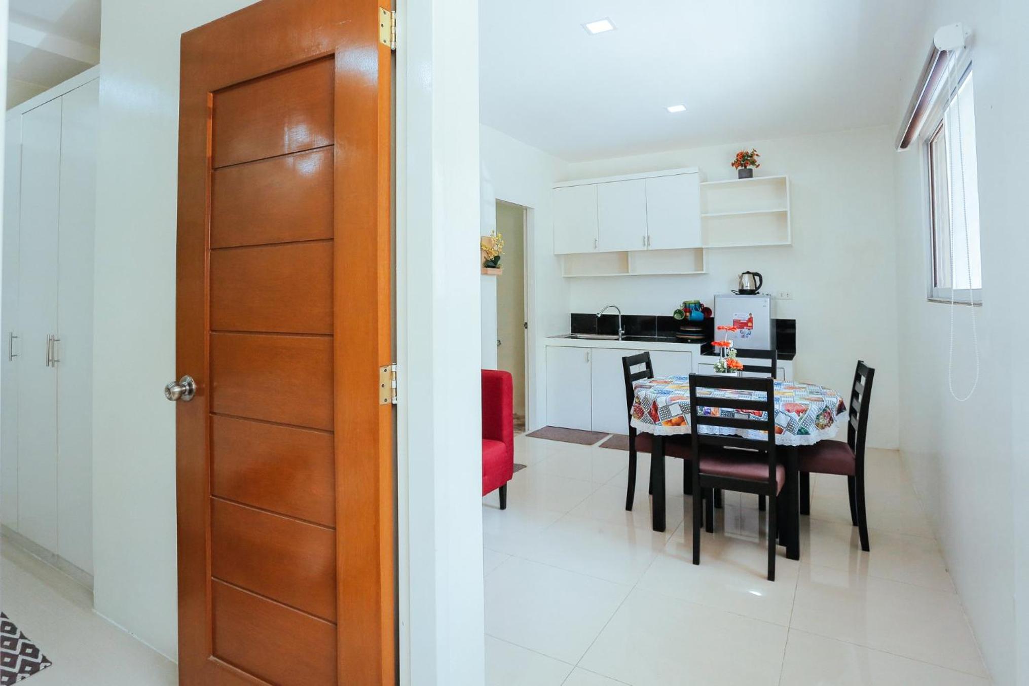 One-Bedroom Apartment - Photo 9