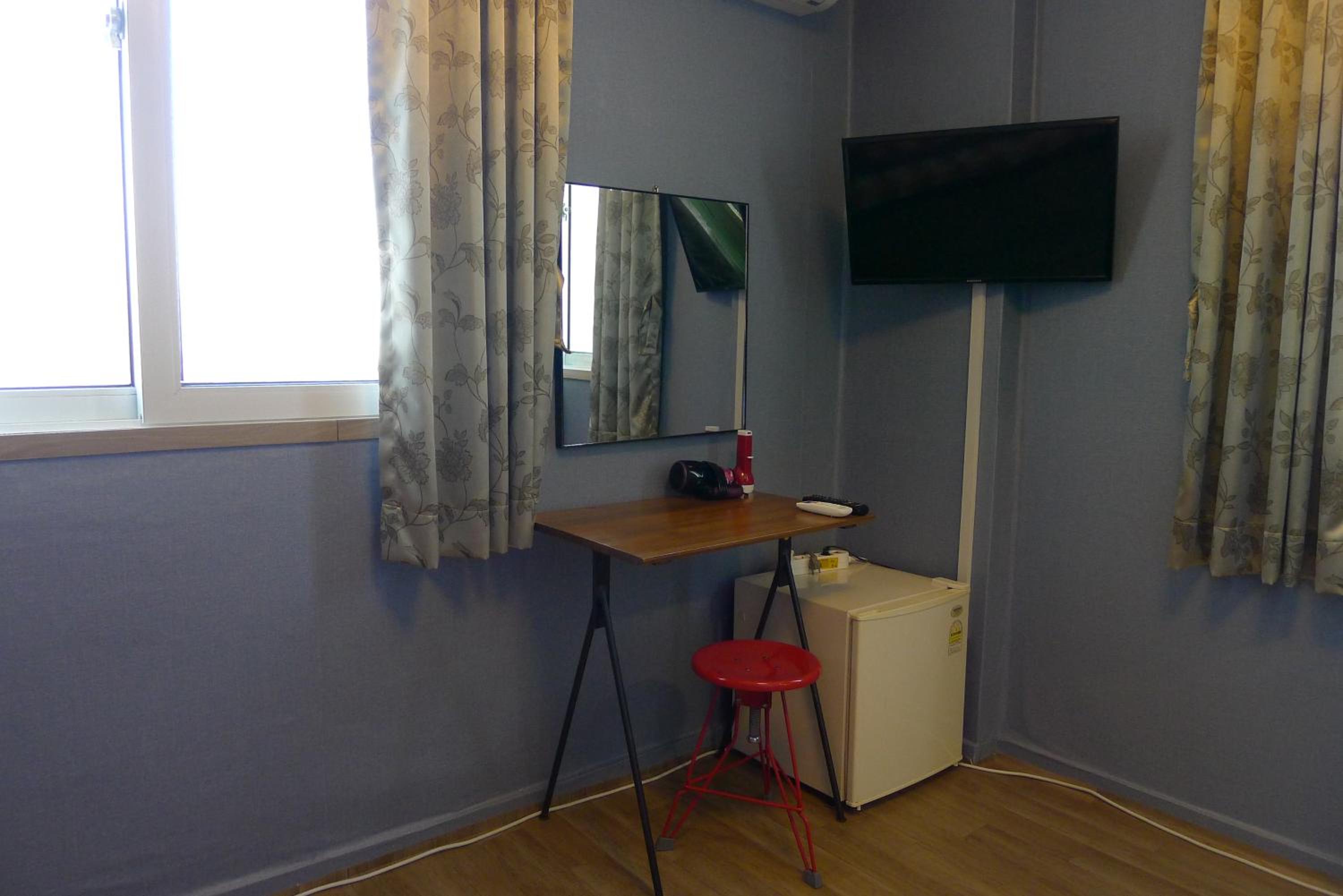 Family Room with Private Bathroom photo 2