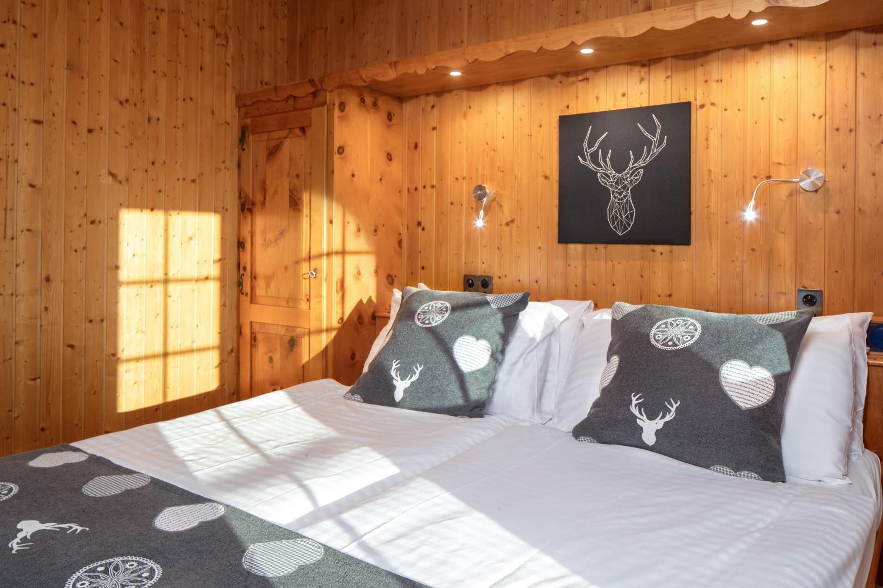 Double Room with Balcony - Photo 3