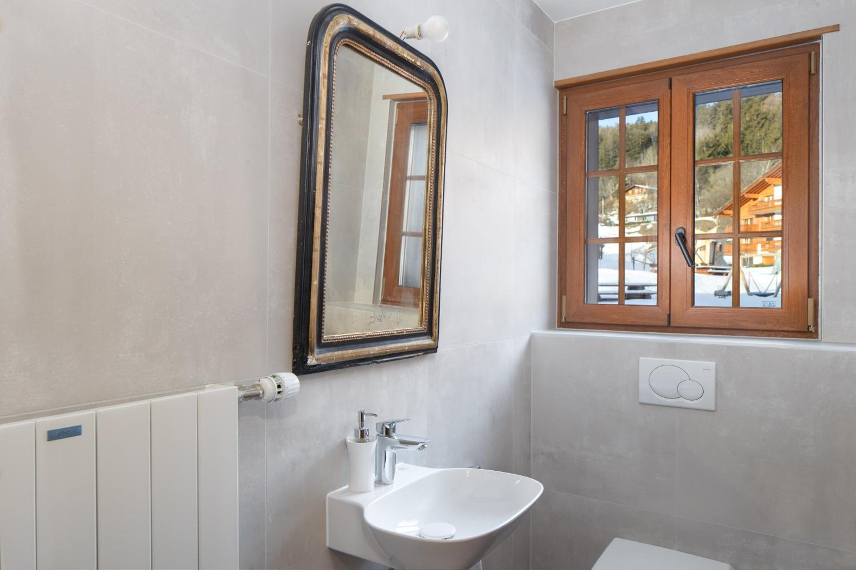 Double Room with Shared Bathroom photo 2