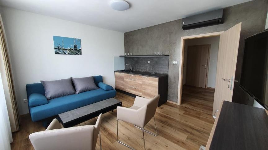 One-Bedroom Apartment - Photo 1