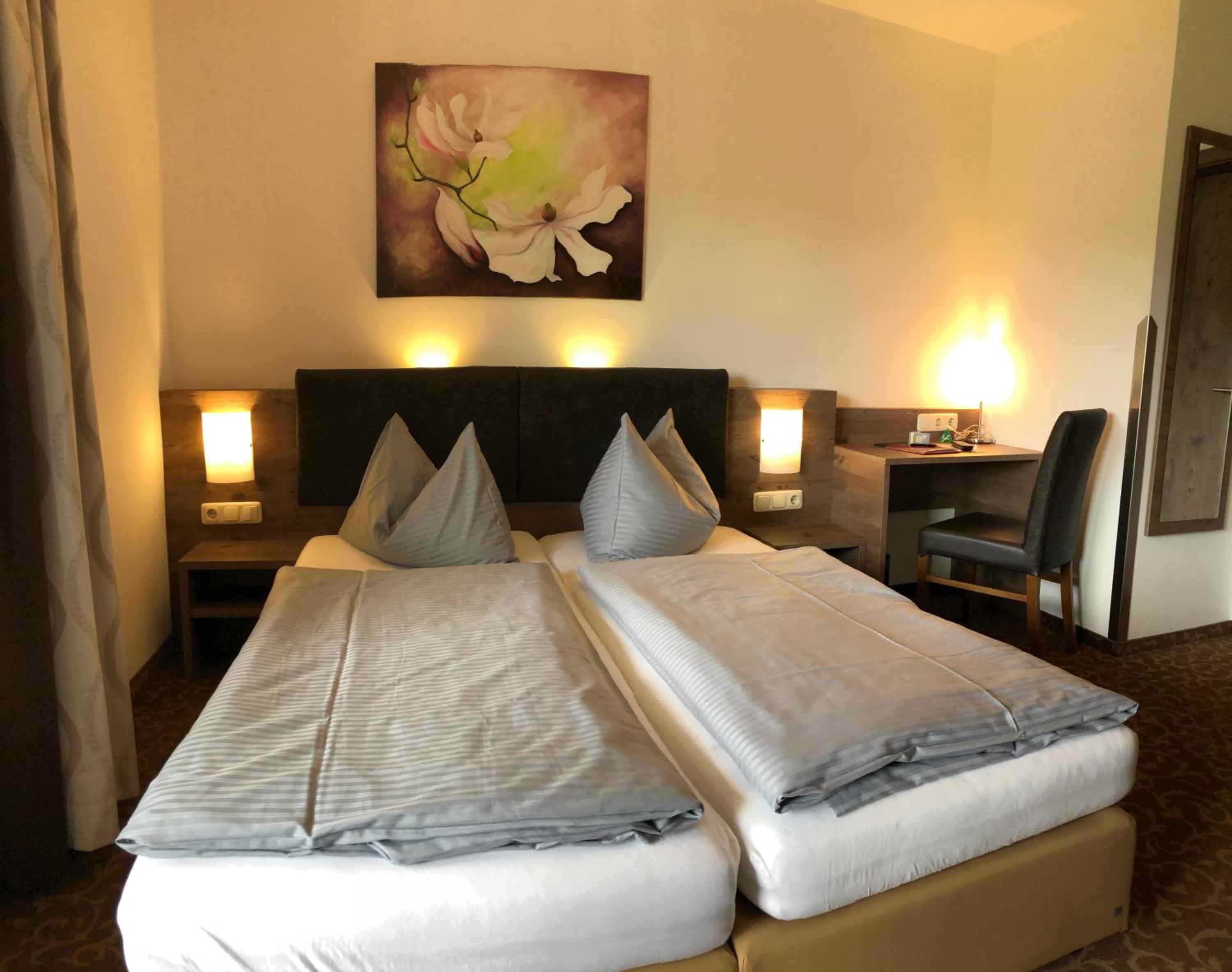 Double Room with Balcony - Photo 2