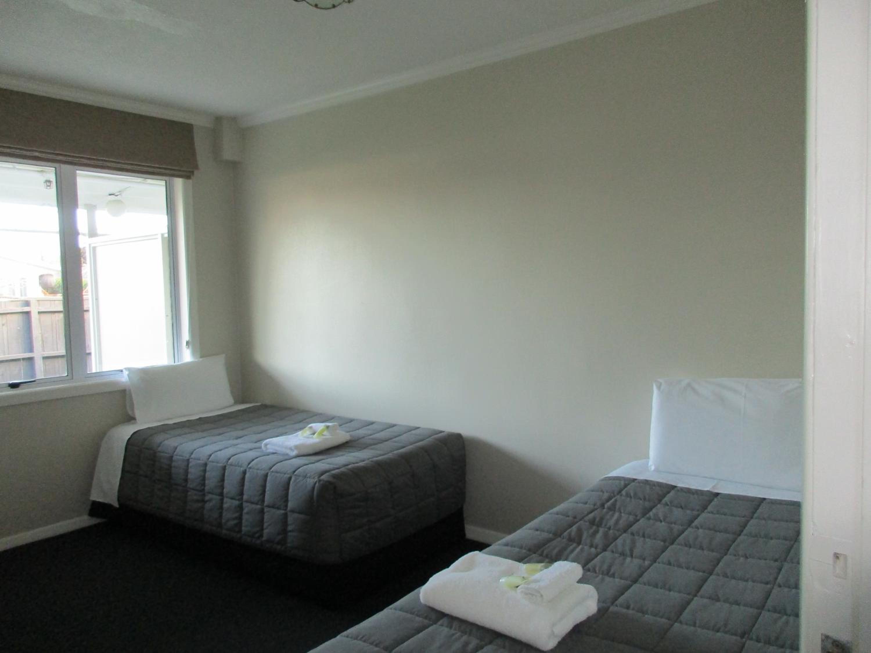 Self-Contained Motel Unit - 4 photo 1