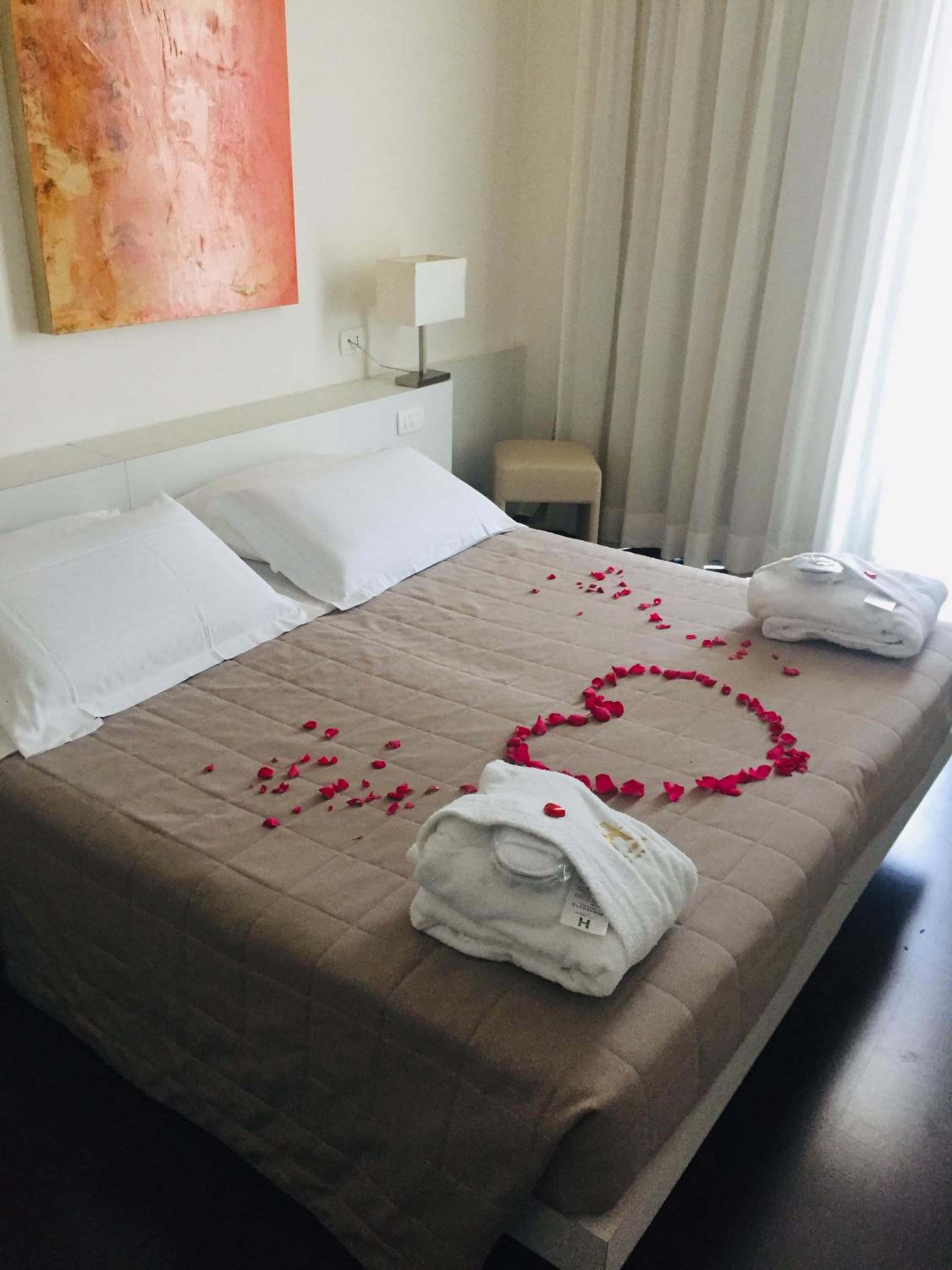 Standard Double or Twin Room - Photo 5
