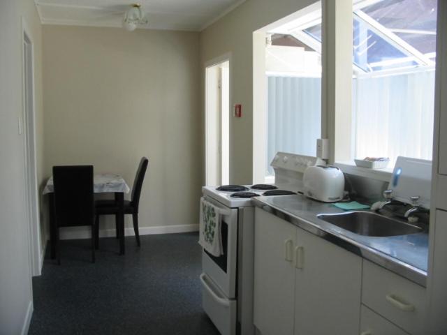 Self-Contained Motel Unit - 1 photo 2
