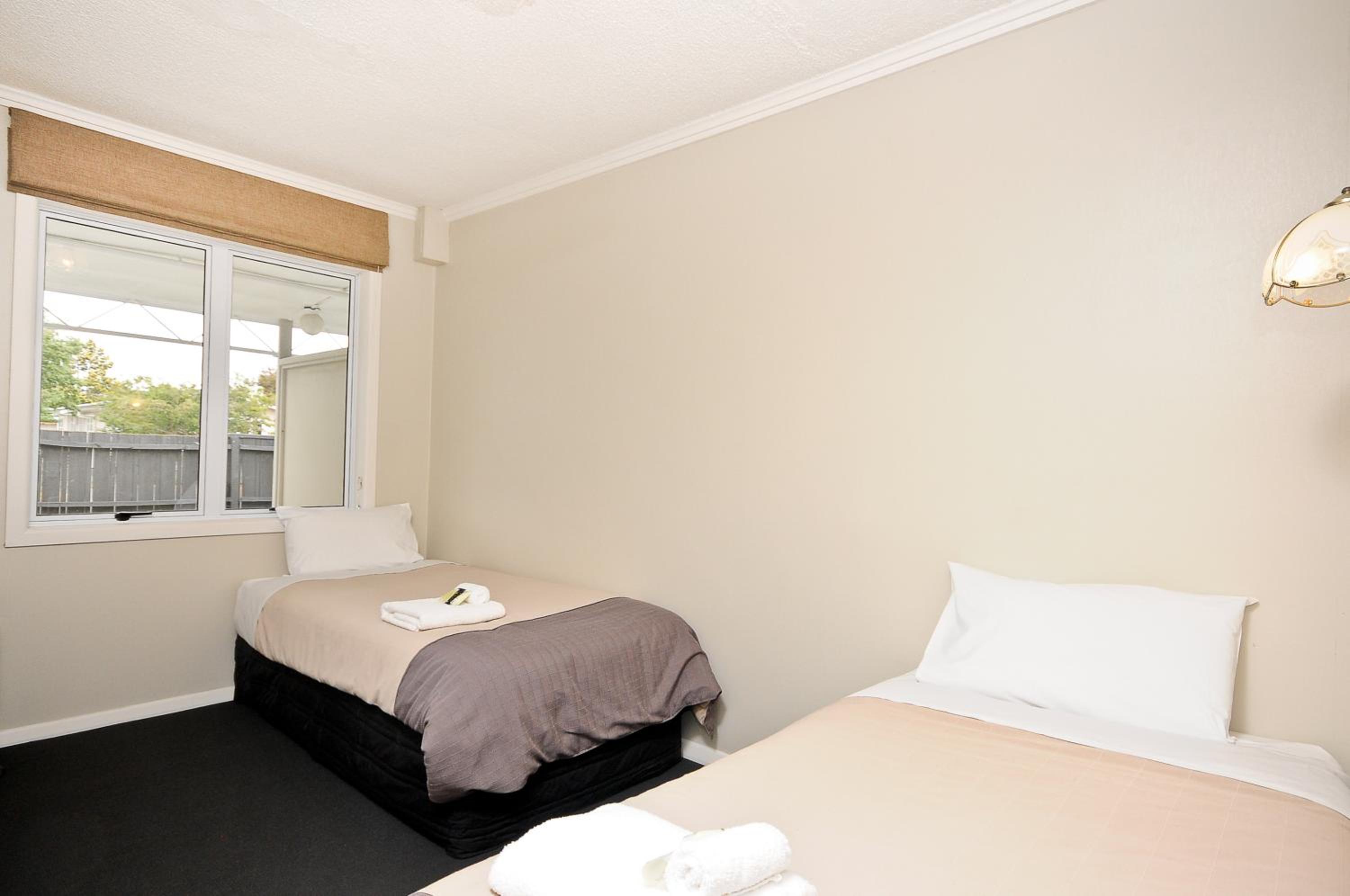 Self-Contained Motel Unit - 3 photo 1