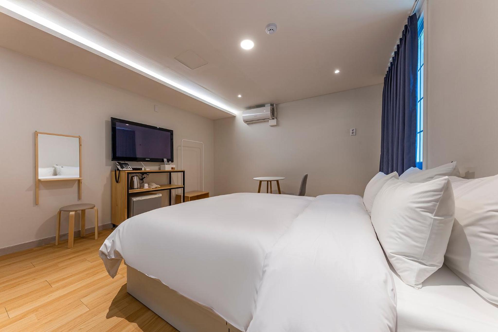Business Double Room - Photo 3