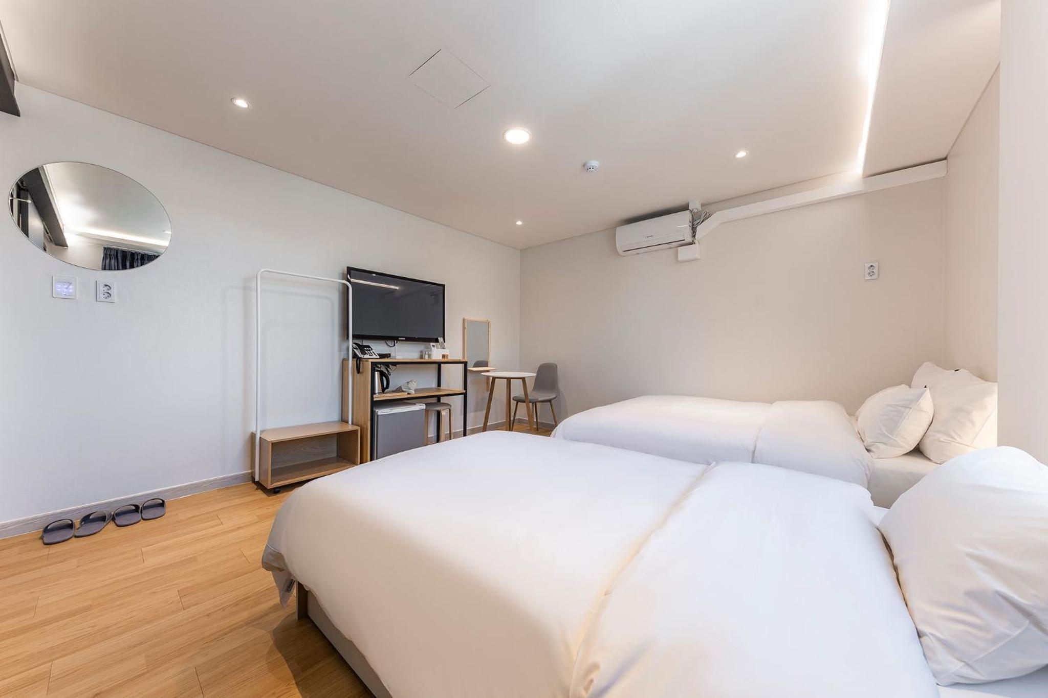 Deluxe Twin Room - Photo 3