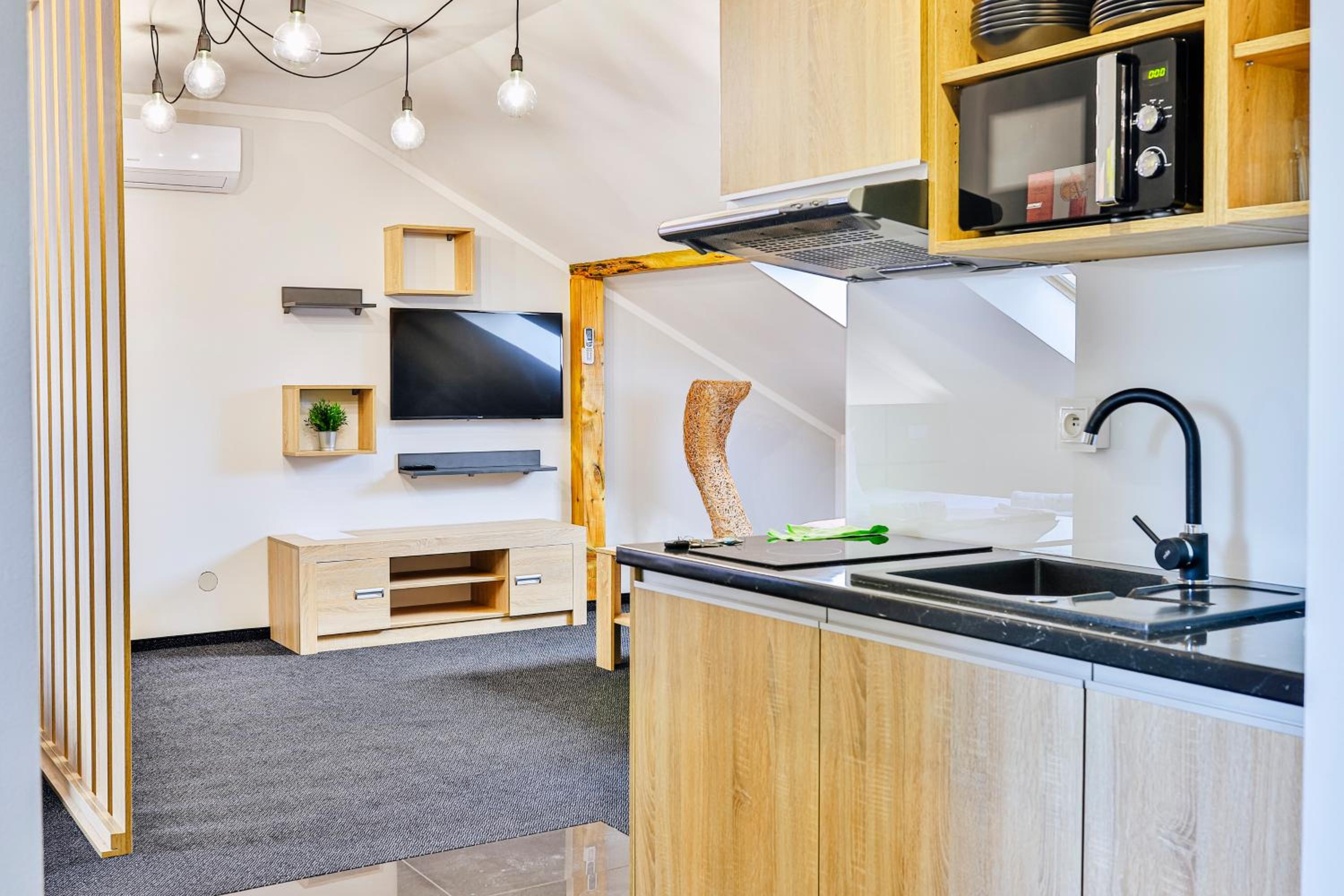 Family Studio - Photo 10