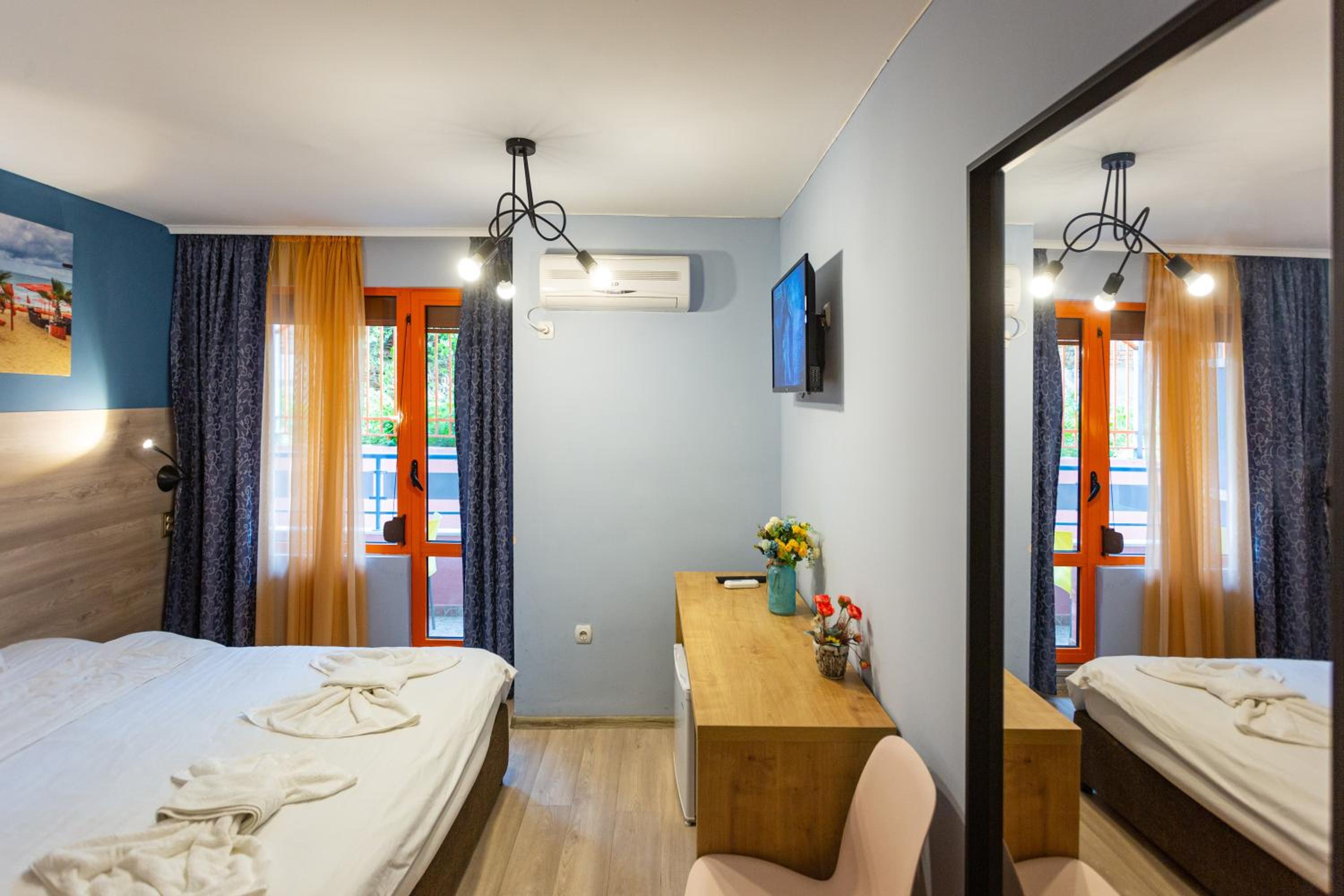 Double Room with Extra Bed photo 1
