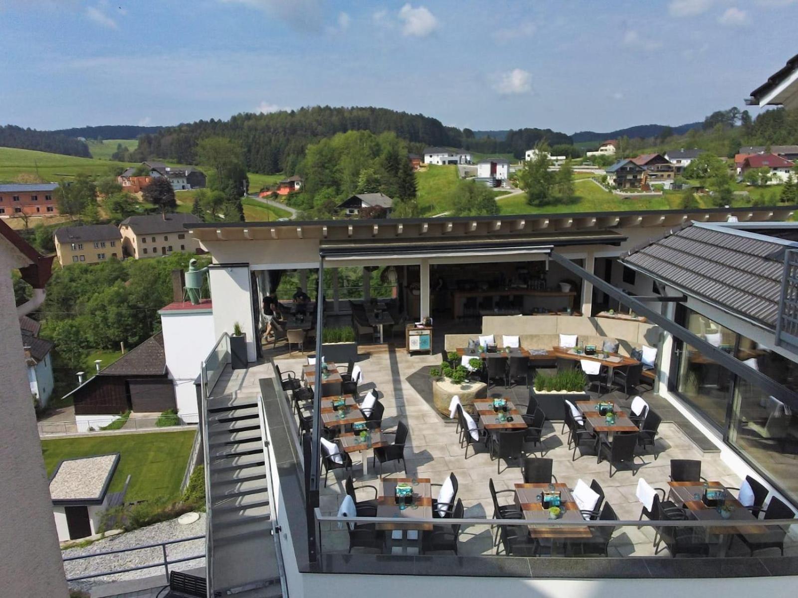 Double Room with Balcony - Photo 10