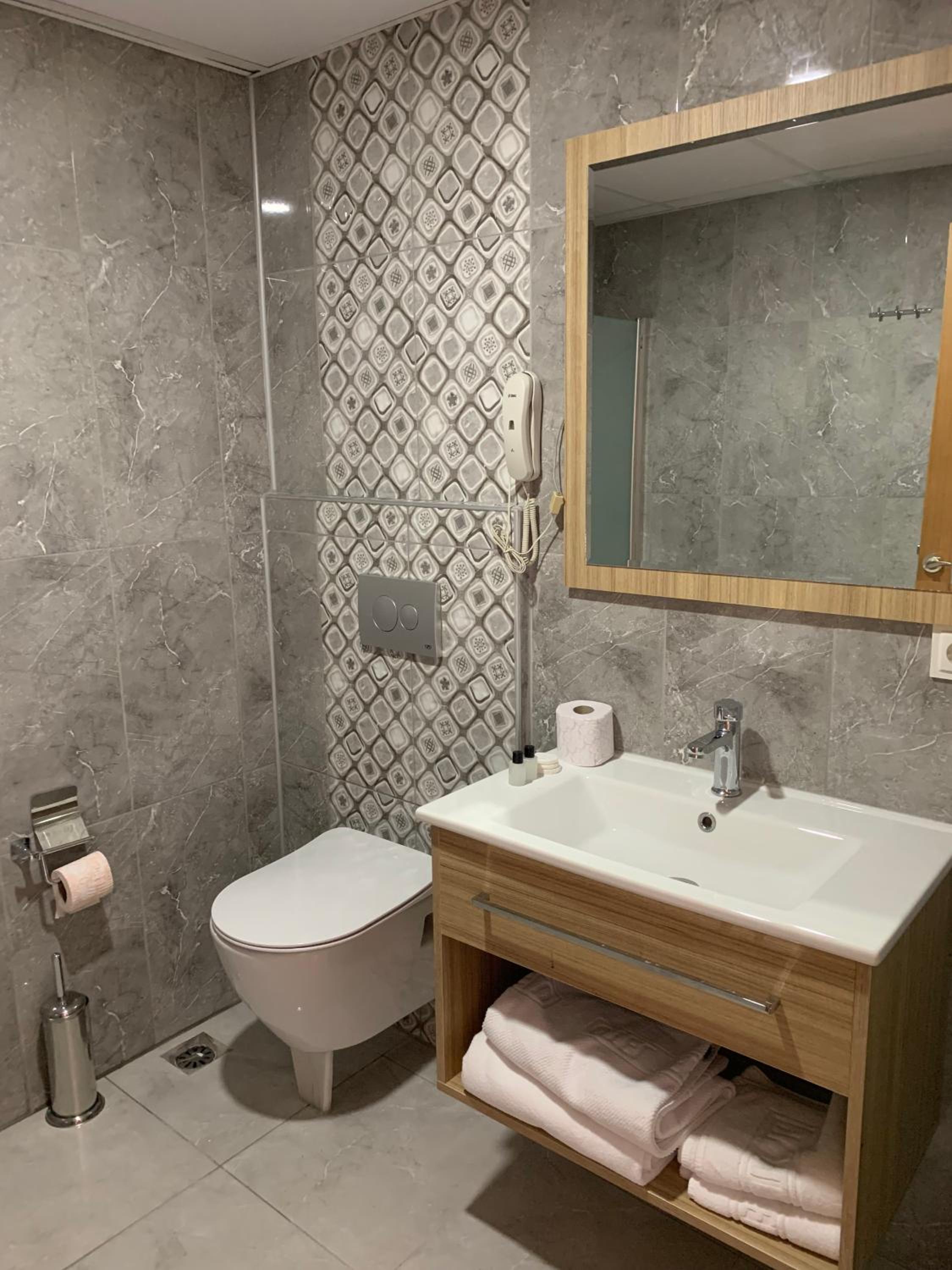 Standard Double Room - Photo 6