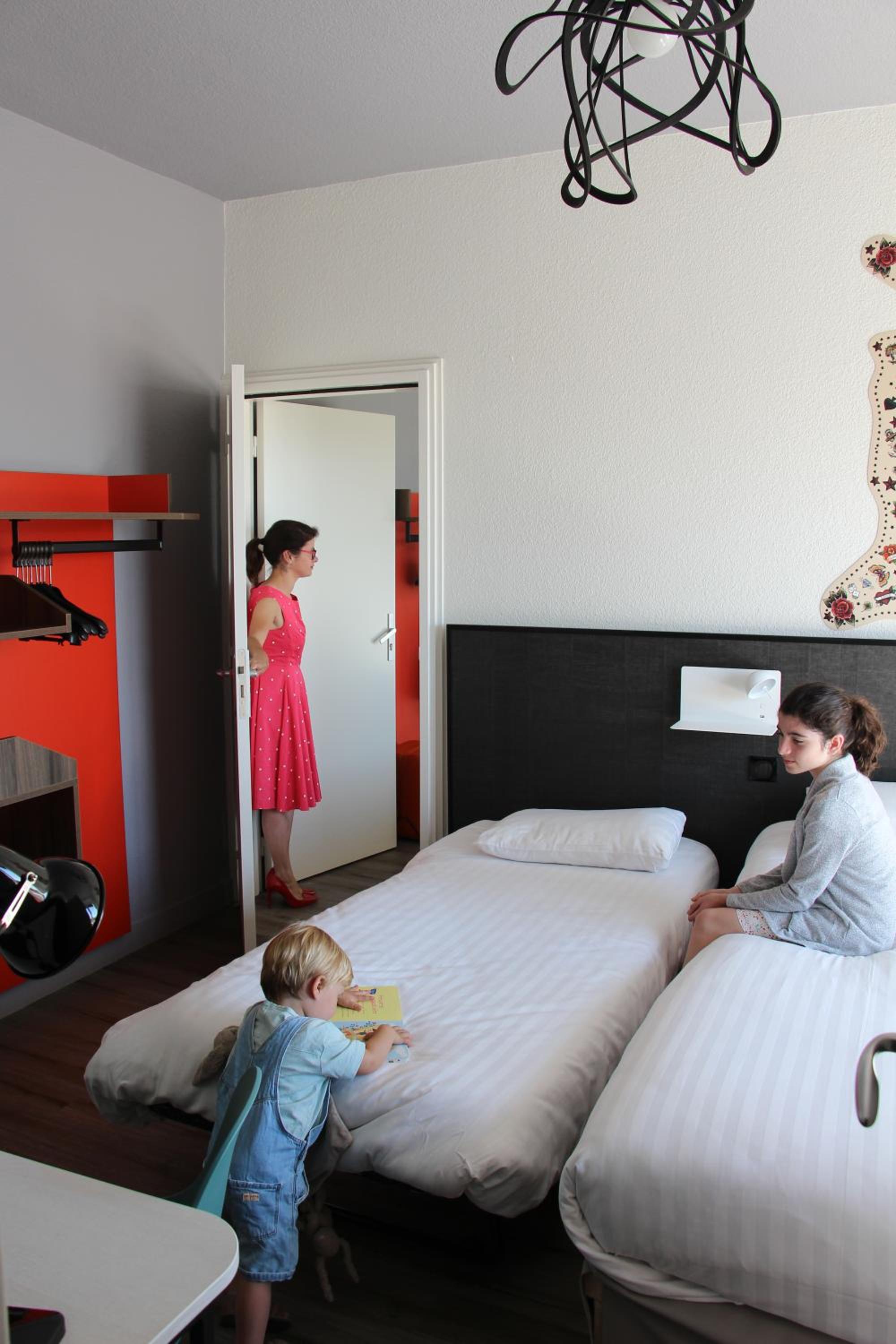 Family Room (6 Adults) - Photo 10