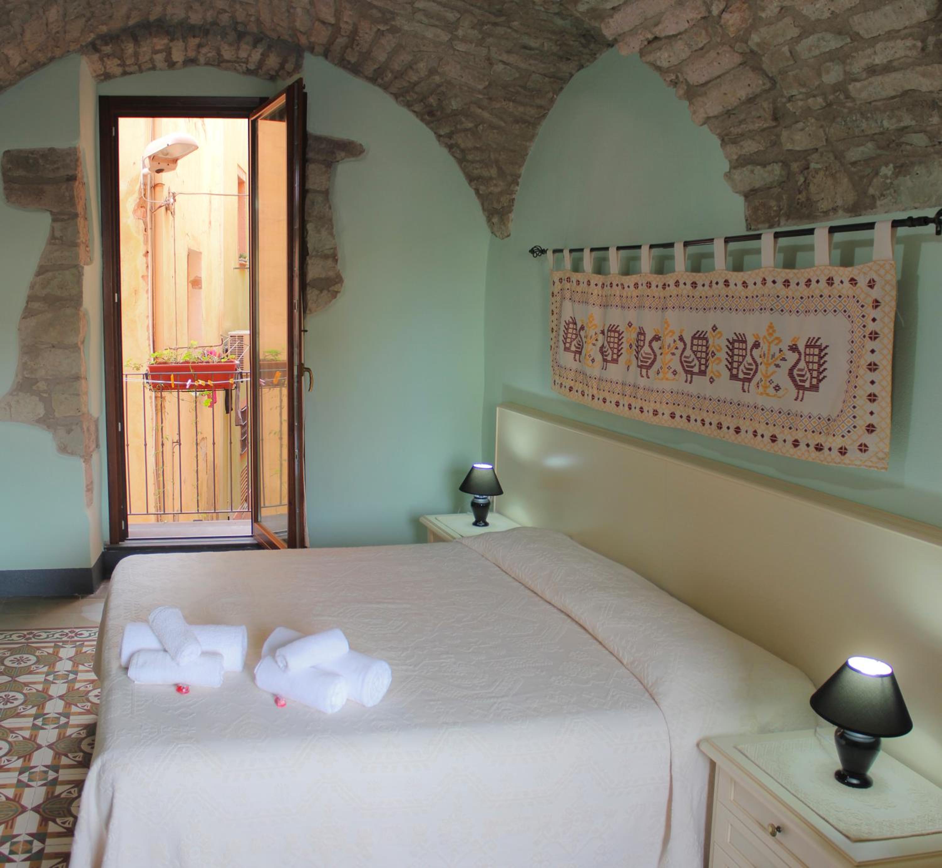 Double Room - Photo 11
