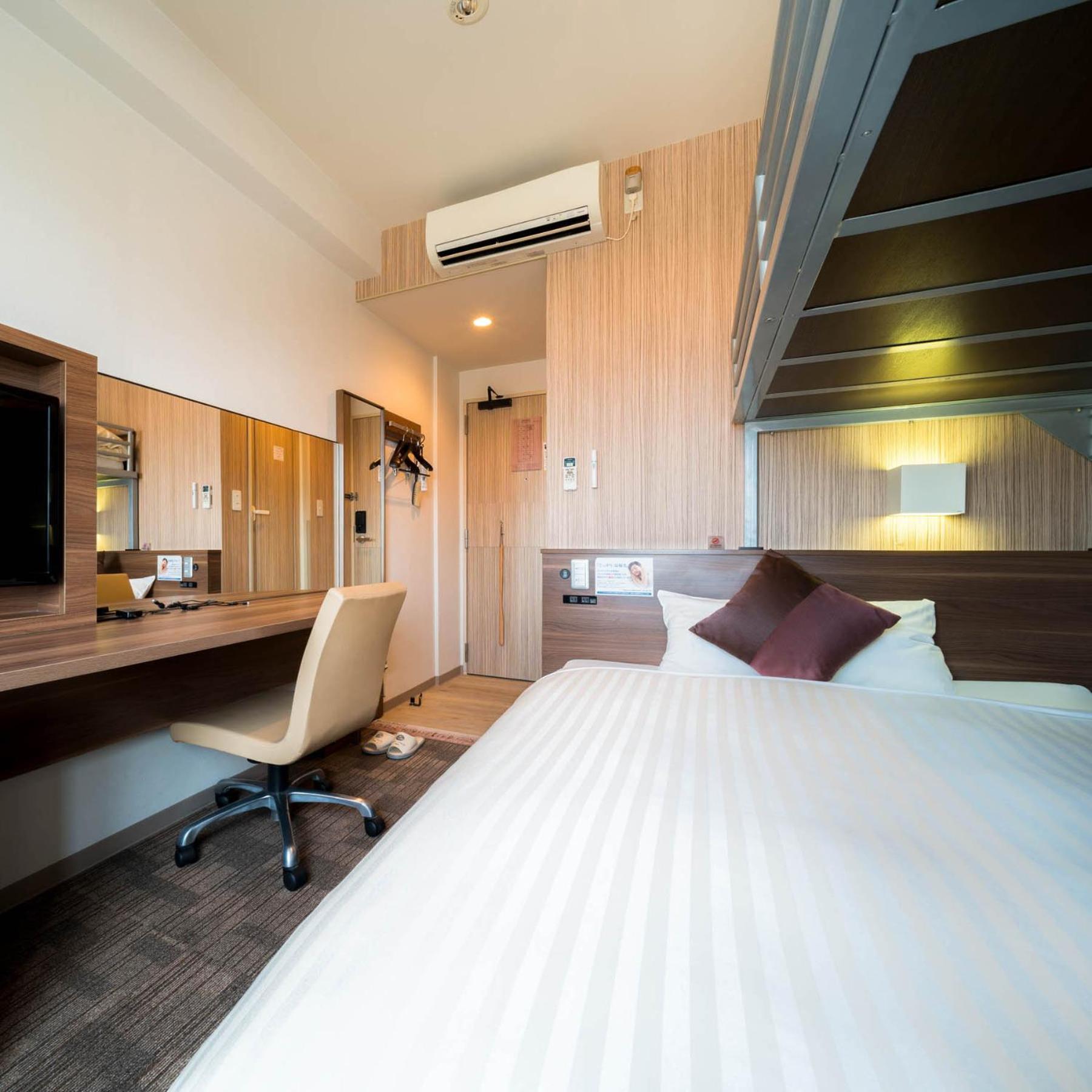 Room with Double Bed and Bunk Bed - Smoking photo 2