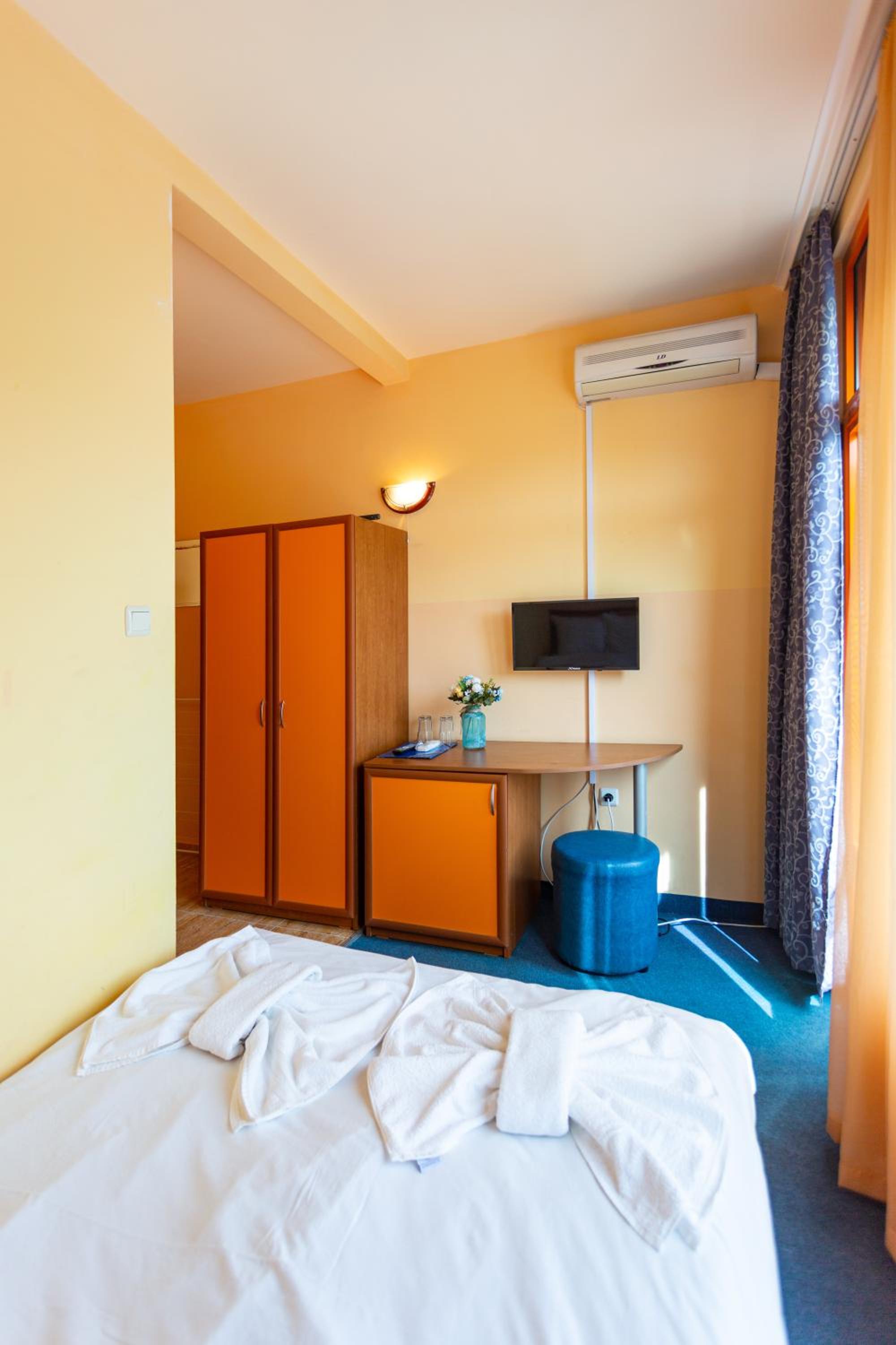 Economy Double or Twin Room photo 2