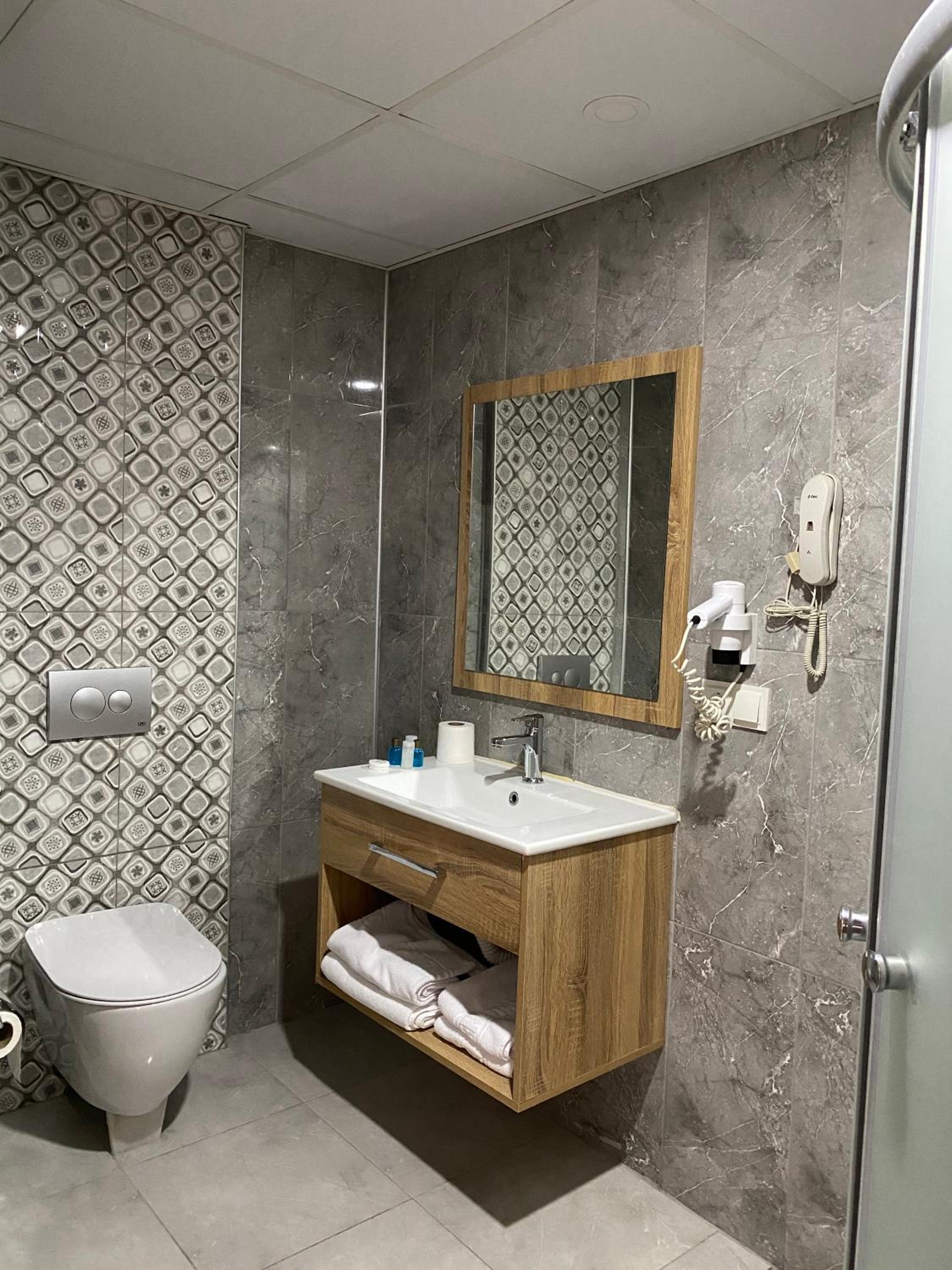 Standard Double Room - Photo 22