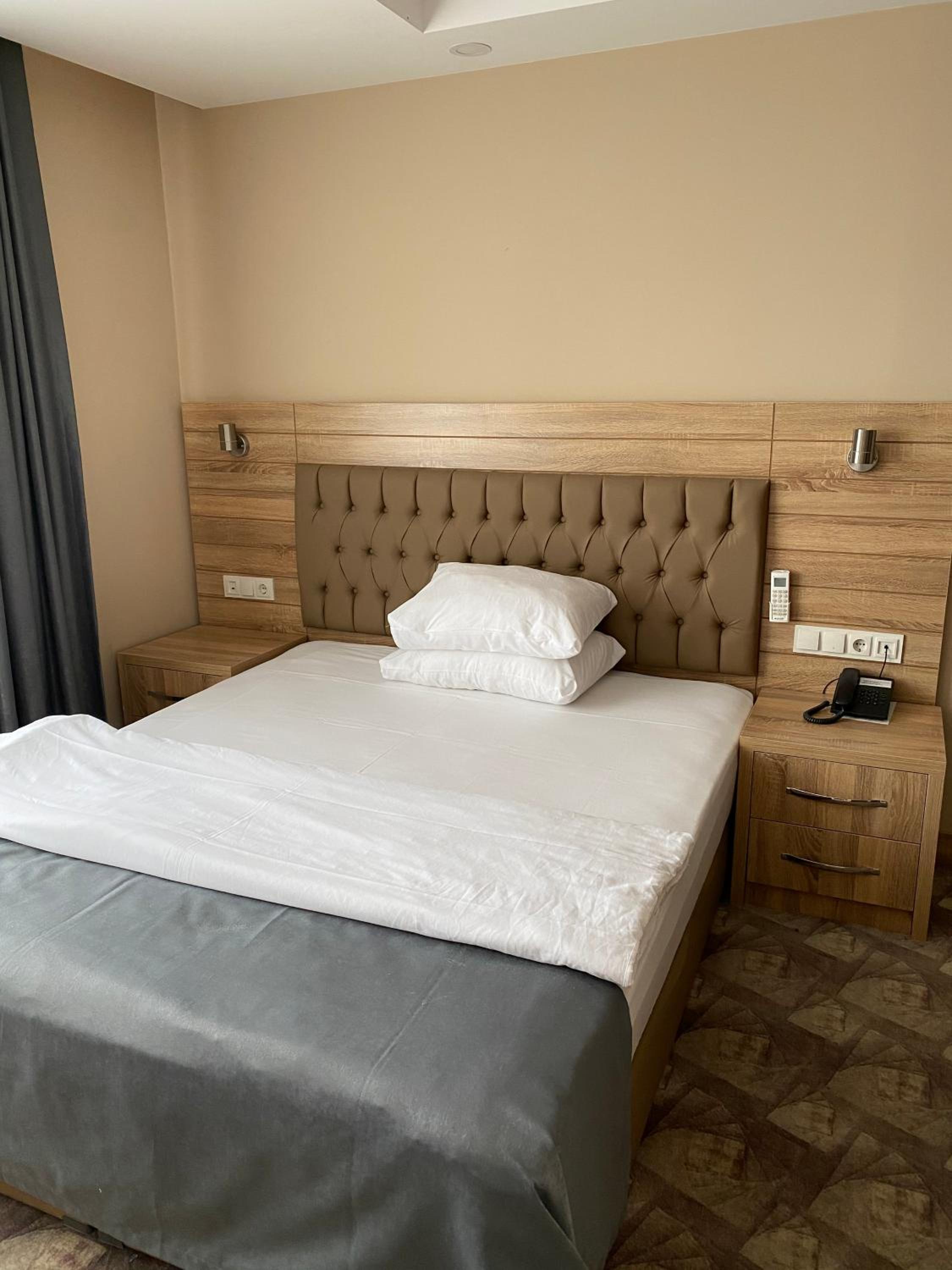 Standard Double Room - Photo 12