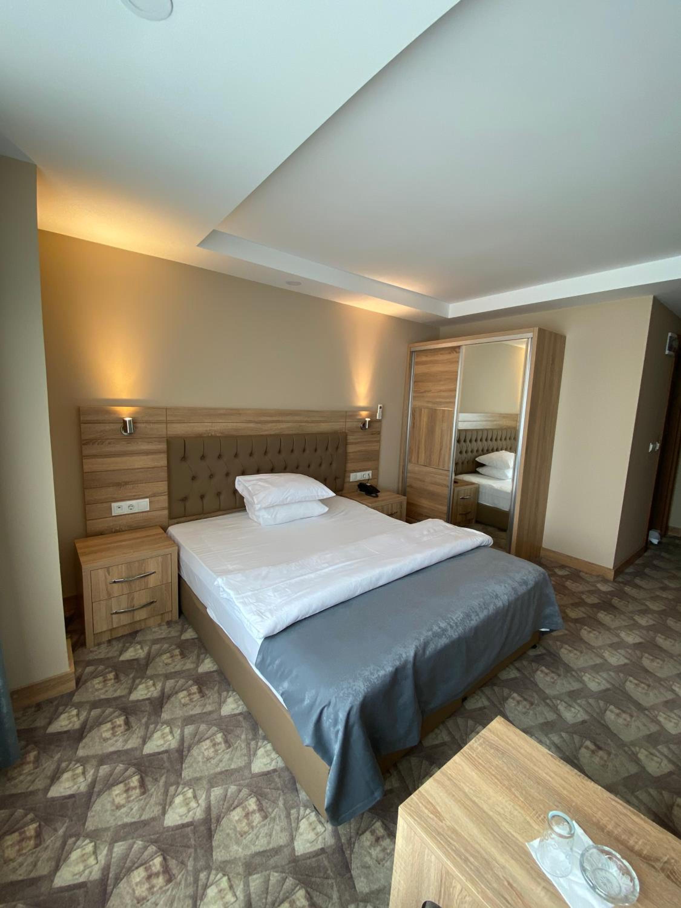 Standard Double Room - Photo 15