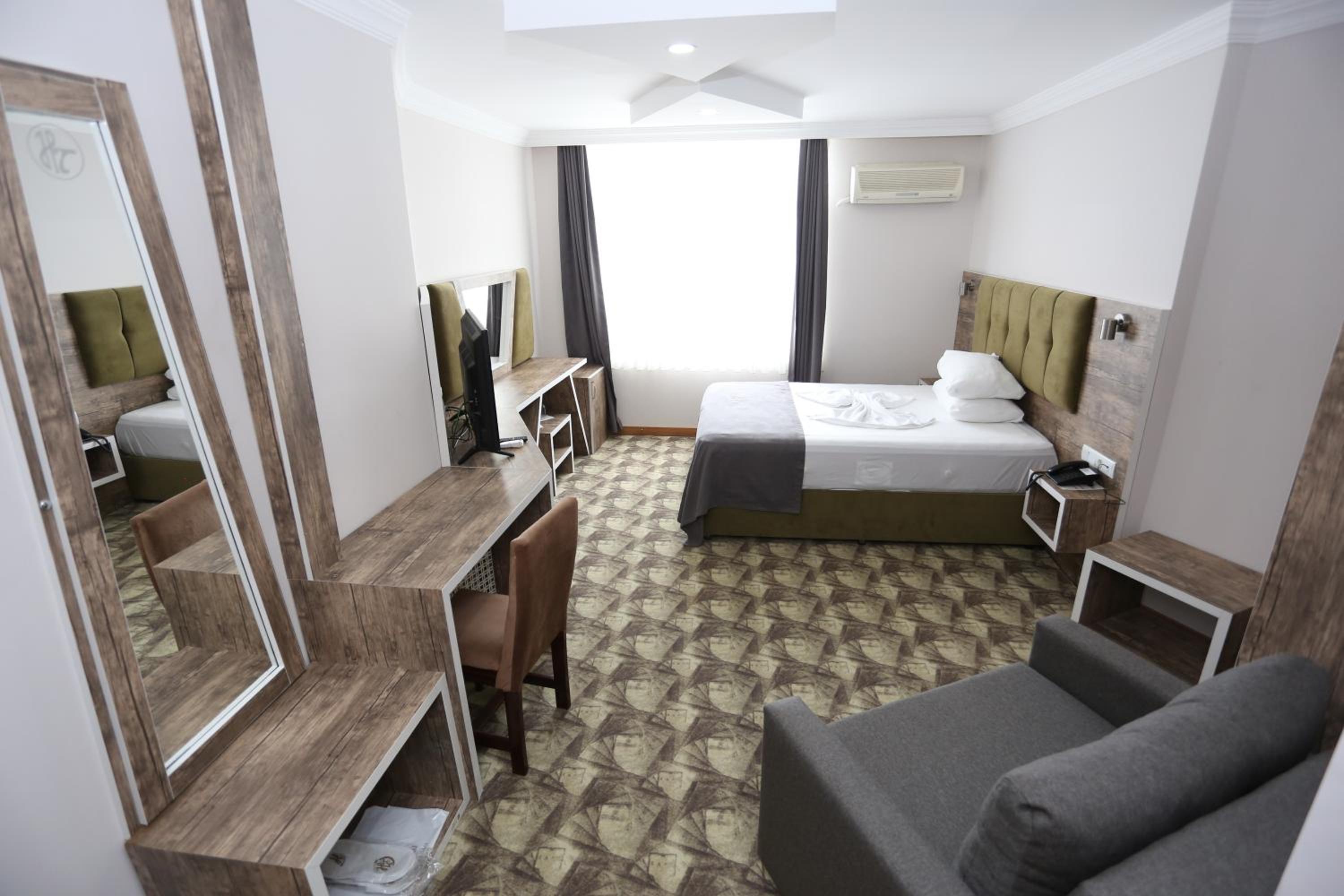 Standard Double Room - Photo 7