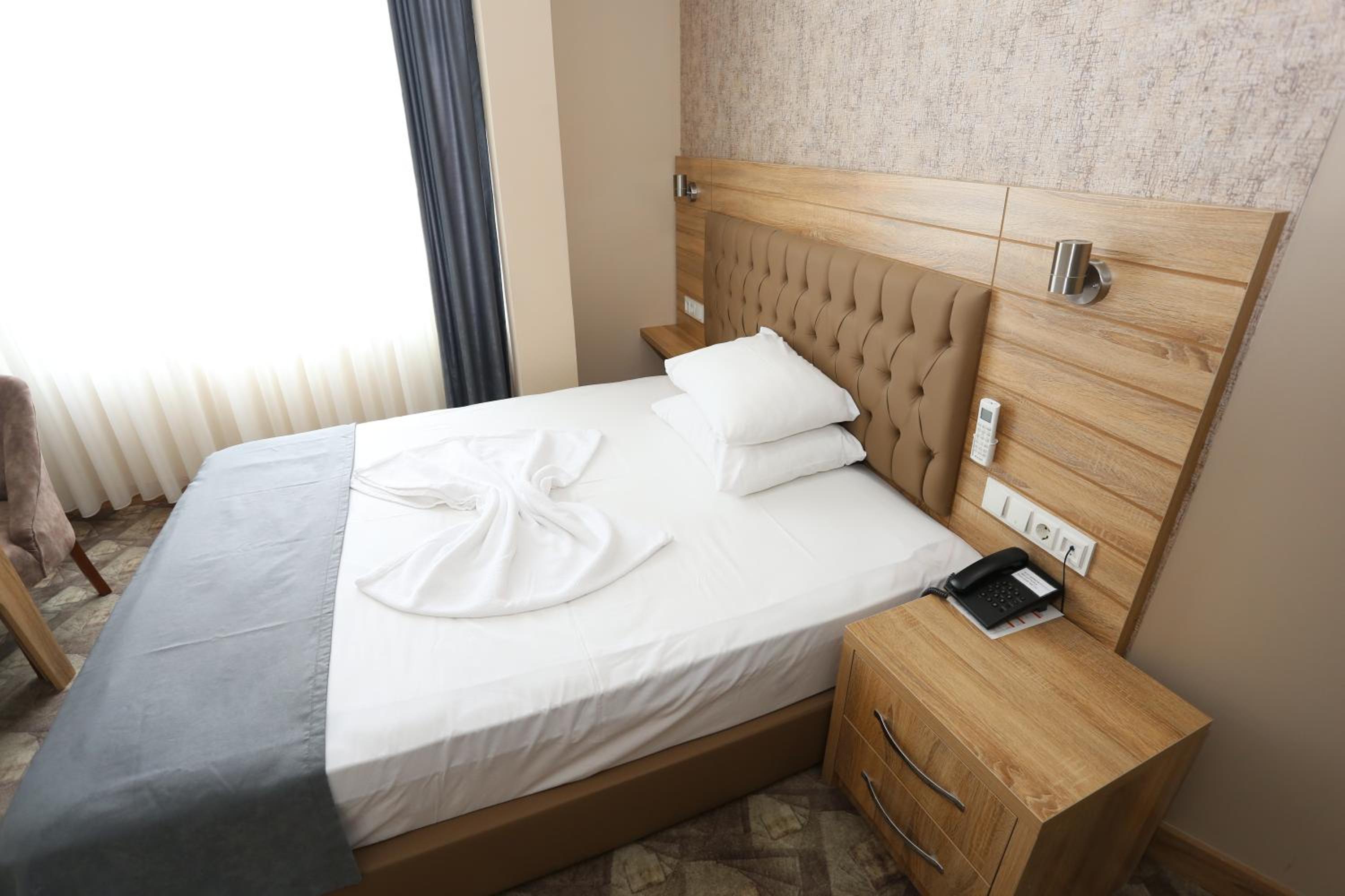 Standard Double Room - Photo 9