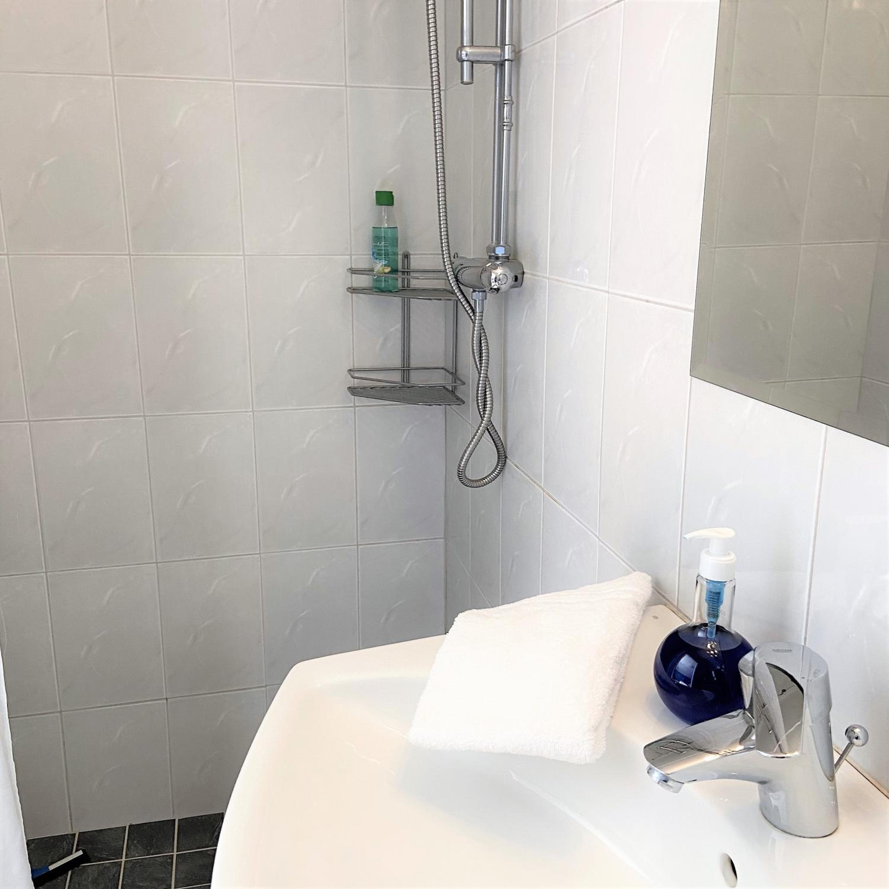 Twin Room with Private Bathroom photo 2