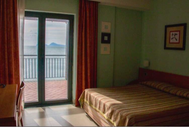 Double Room with Sea View - Photo 5
