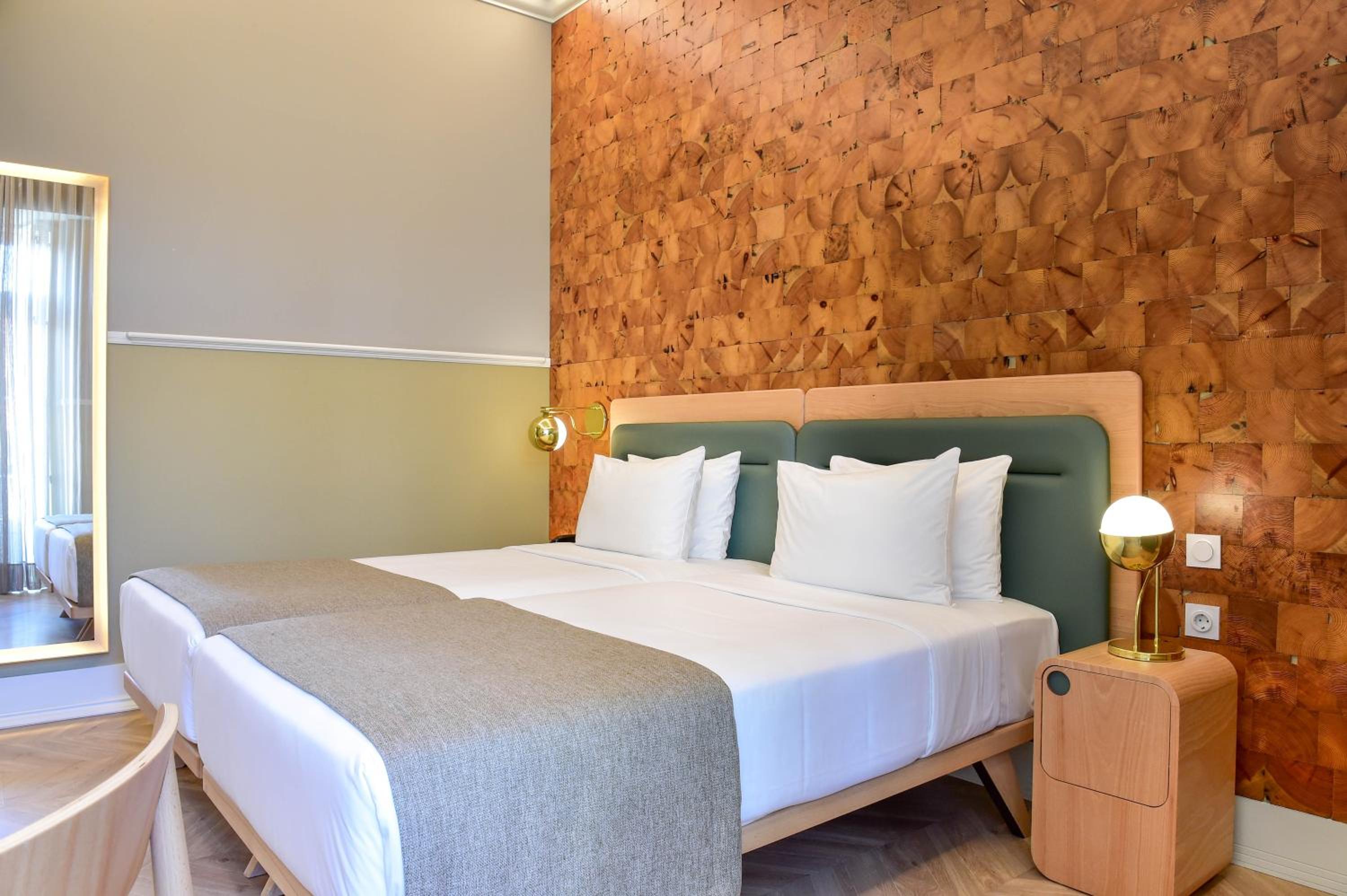Twin Room thumbnail 5