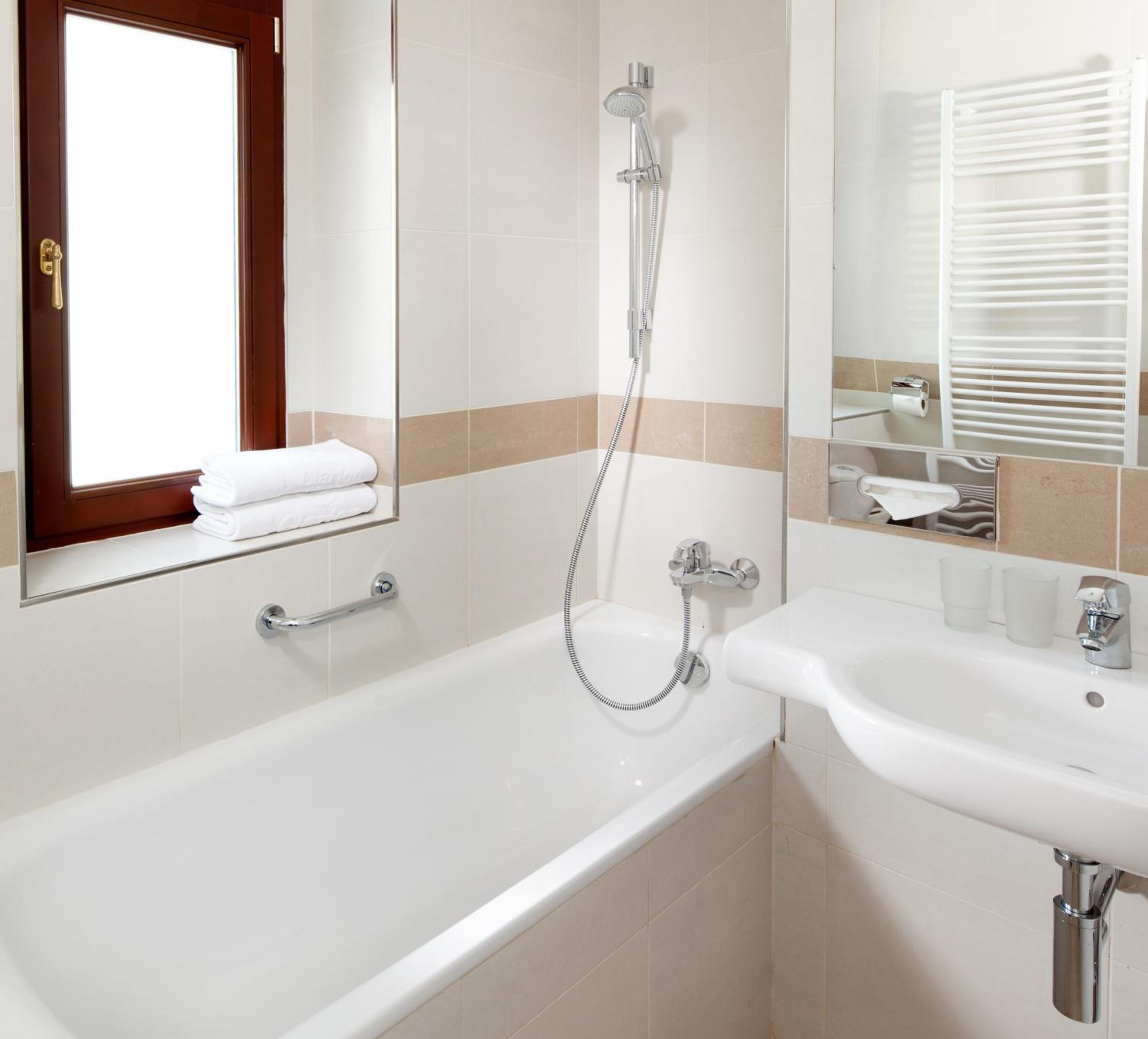 Deluxe Double or Twin Room - Photo 4