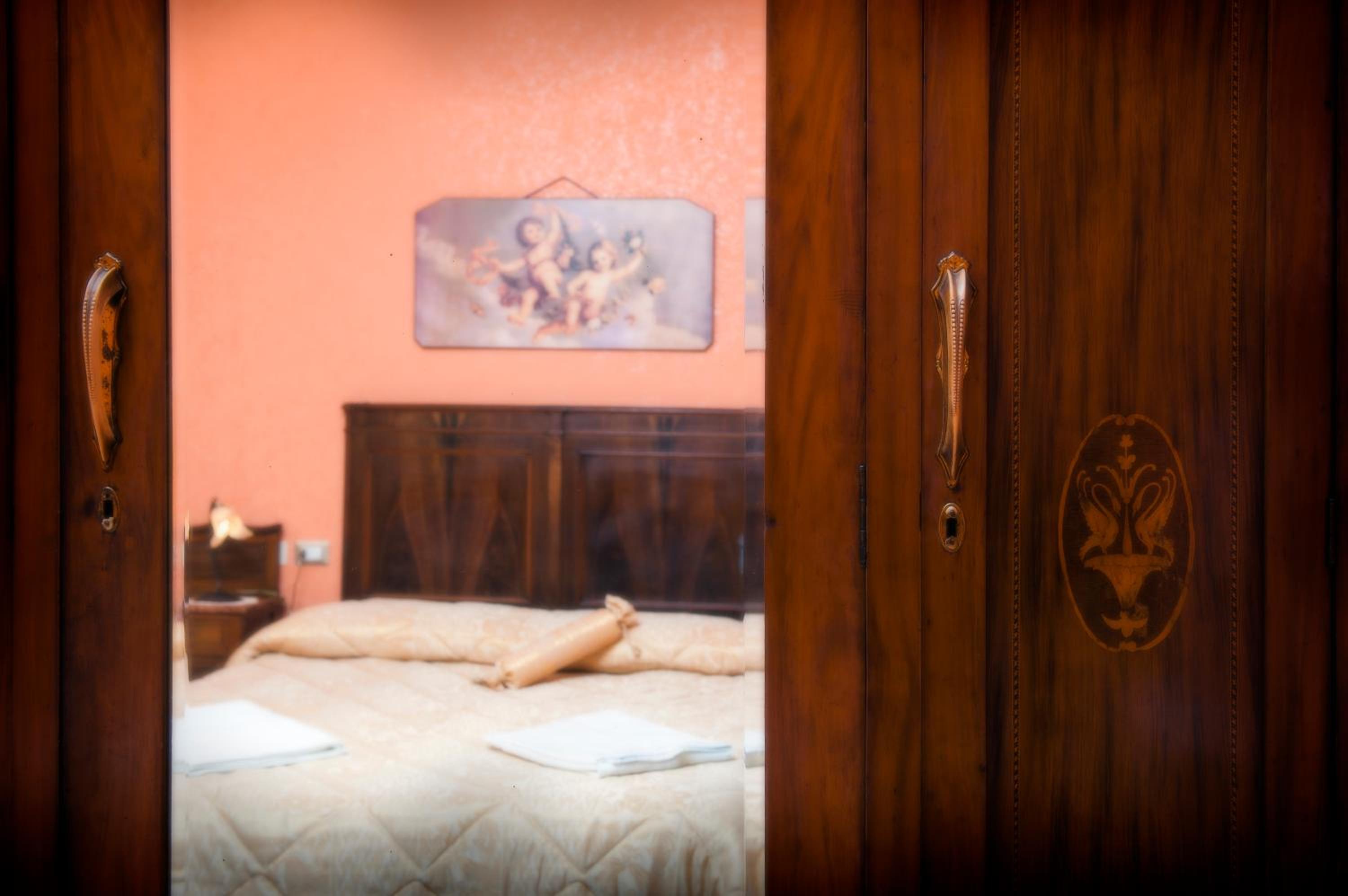 Large Double Room photo 2