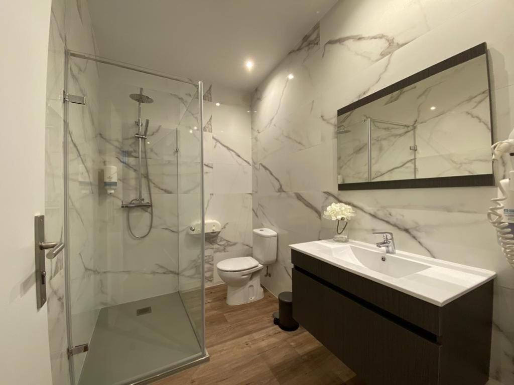 Double Room with Private Bathroom photo 2