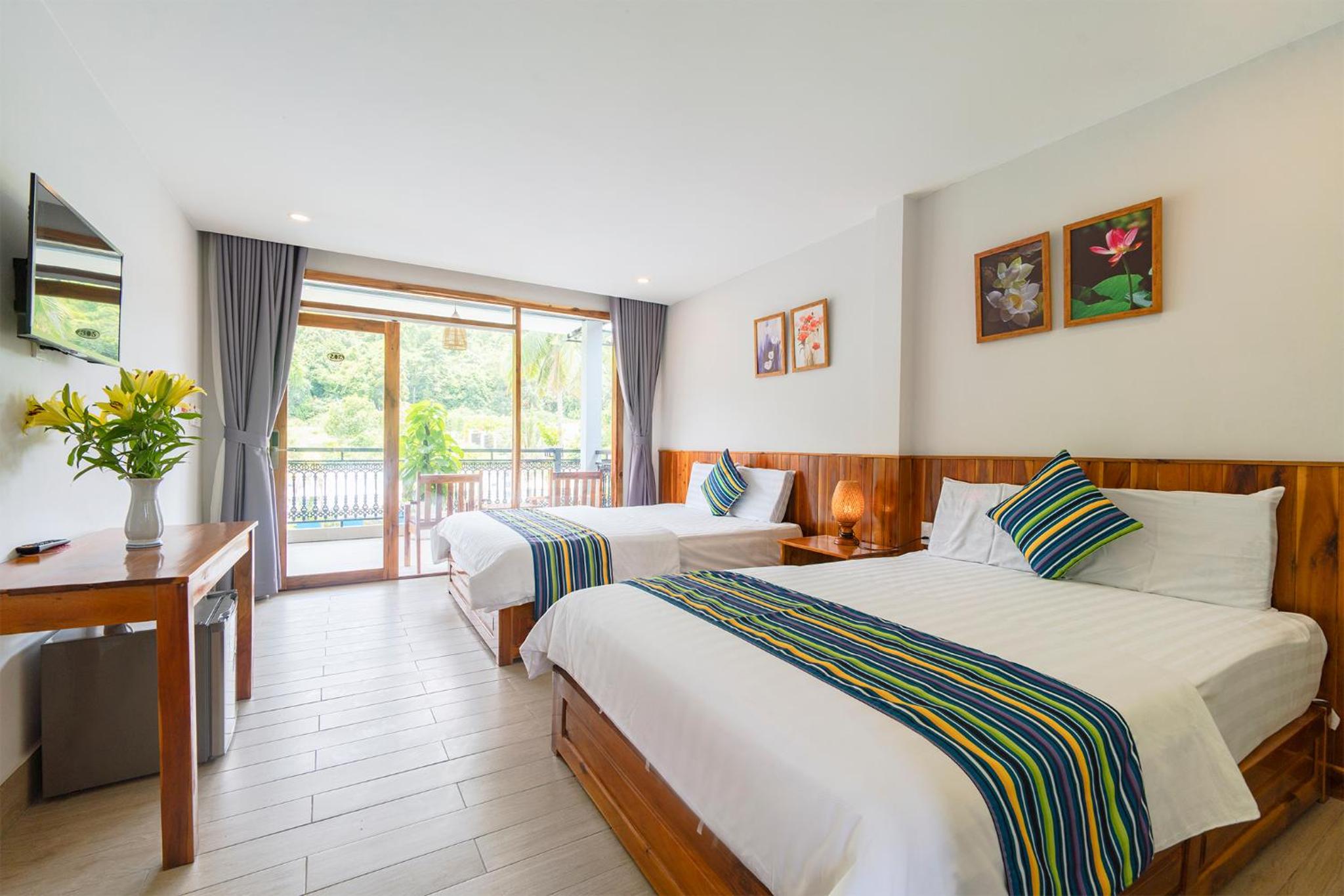 Triple Room with Pool View