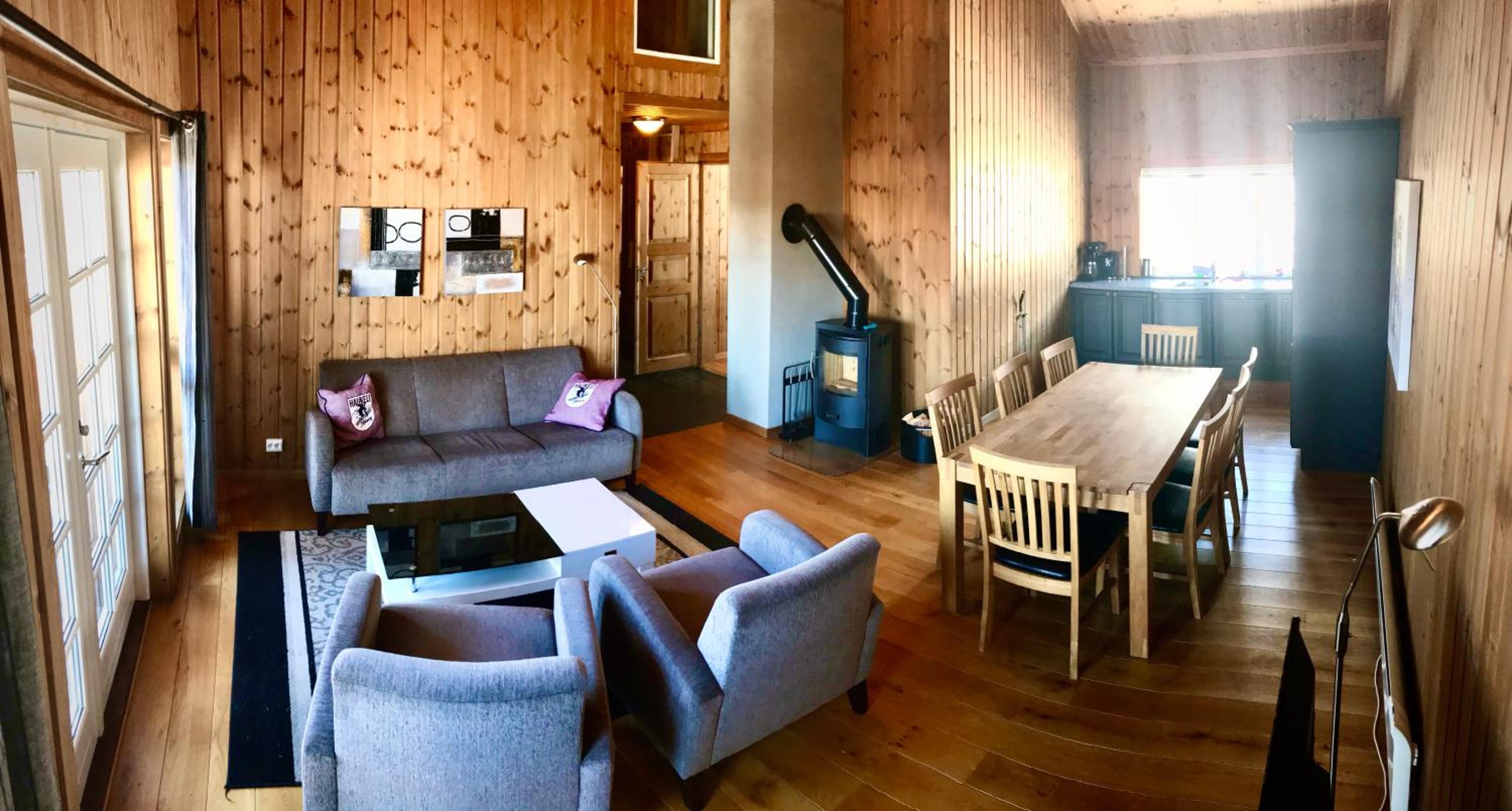 Apartment with Balcony - Photo 4