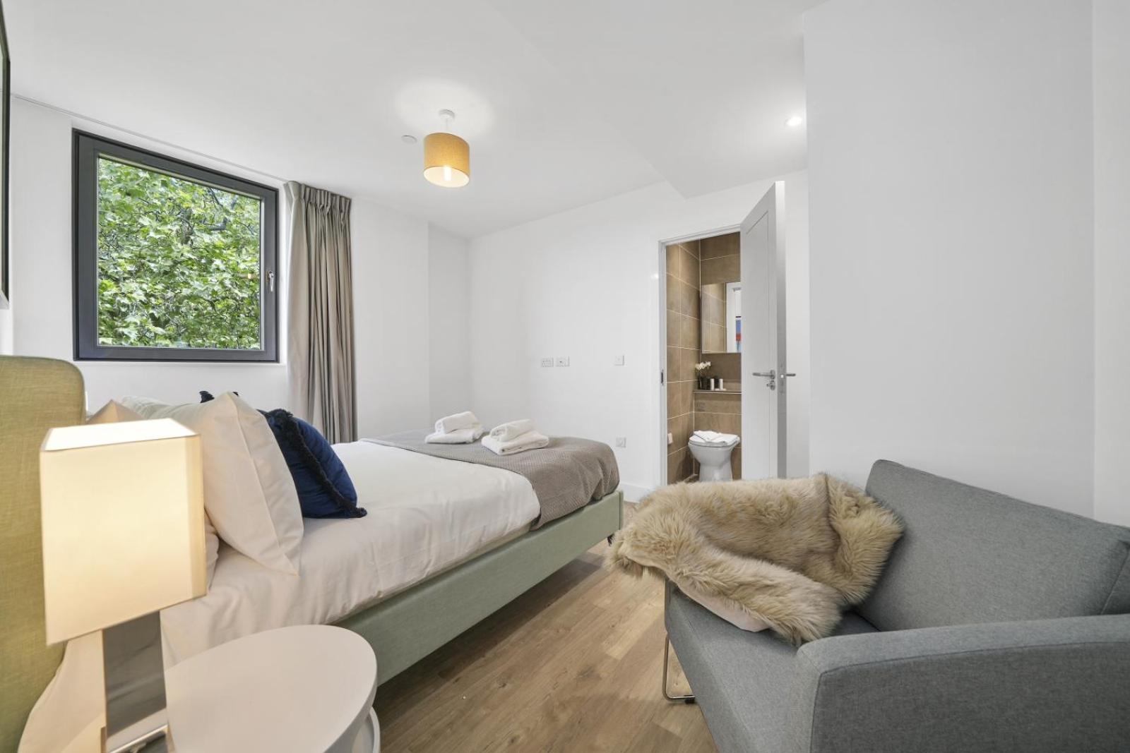 Two-Bedroom Deluxe Apartment with Balcony photo 3